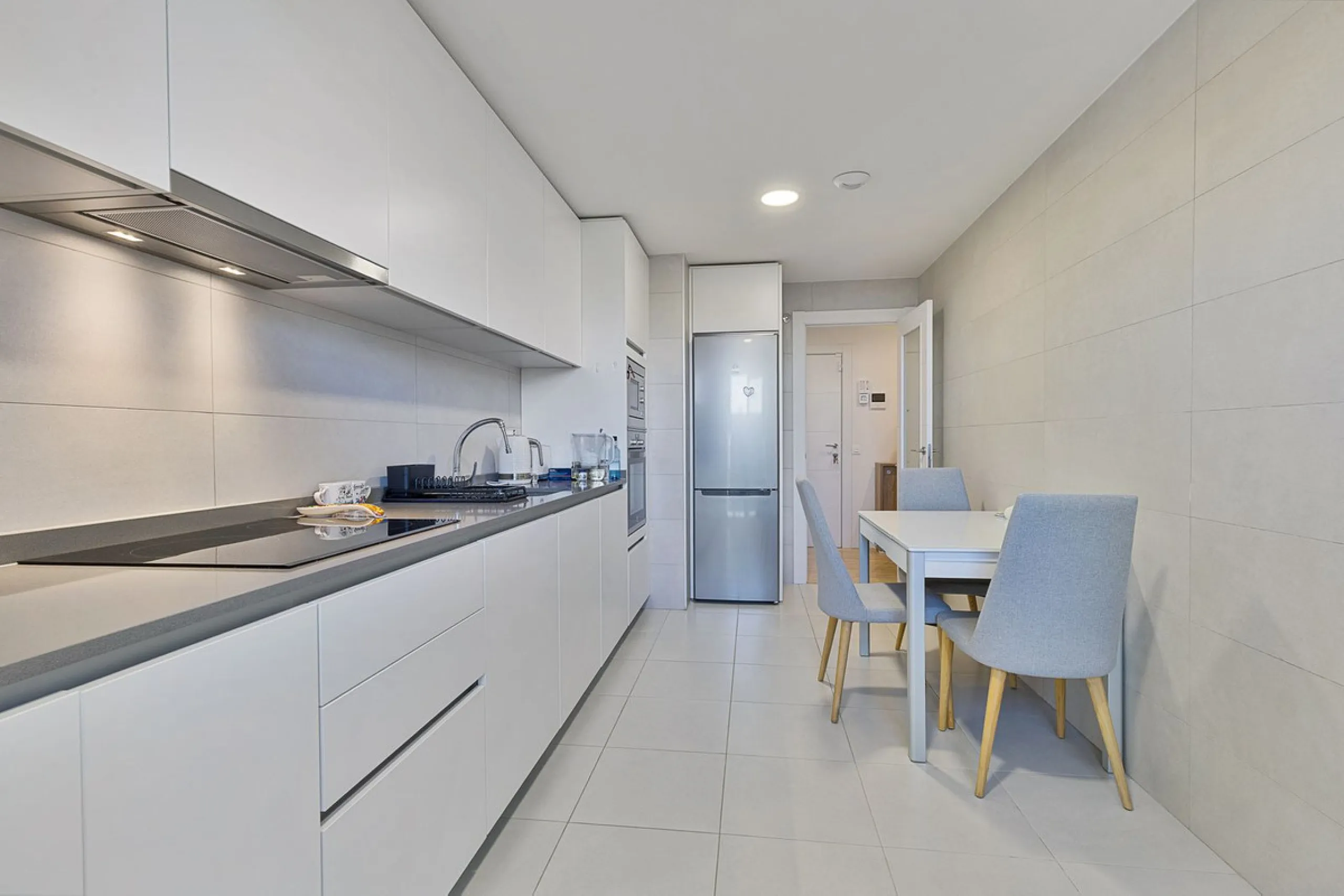 Stylish 3-Bedroom Apartment with Southwest Terrace in Nueva Andalucía