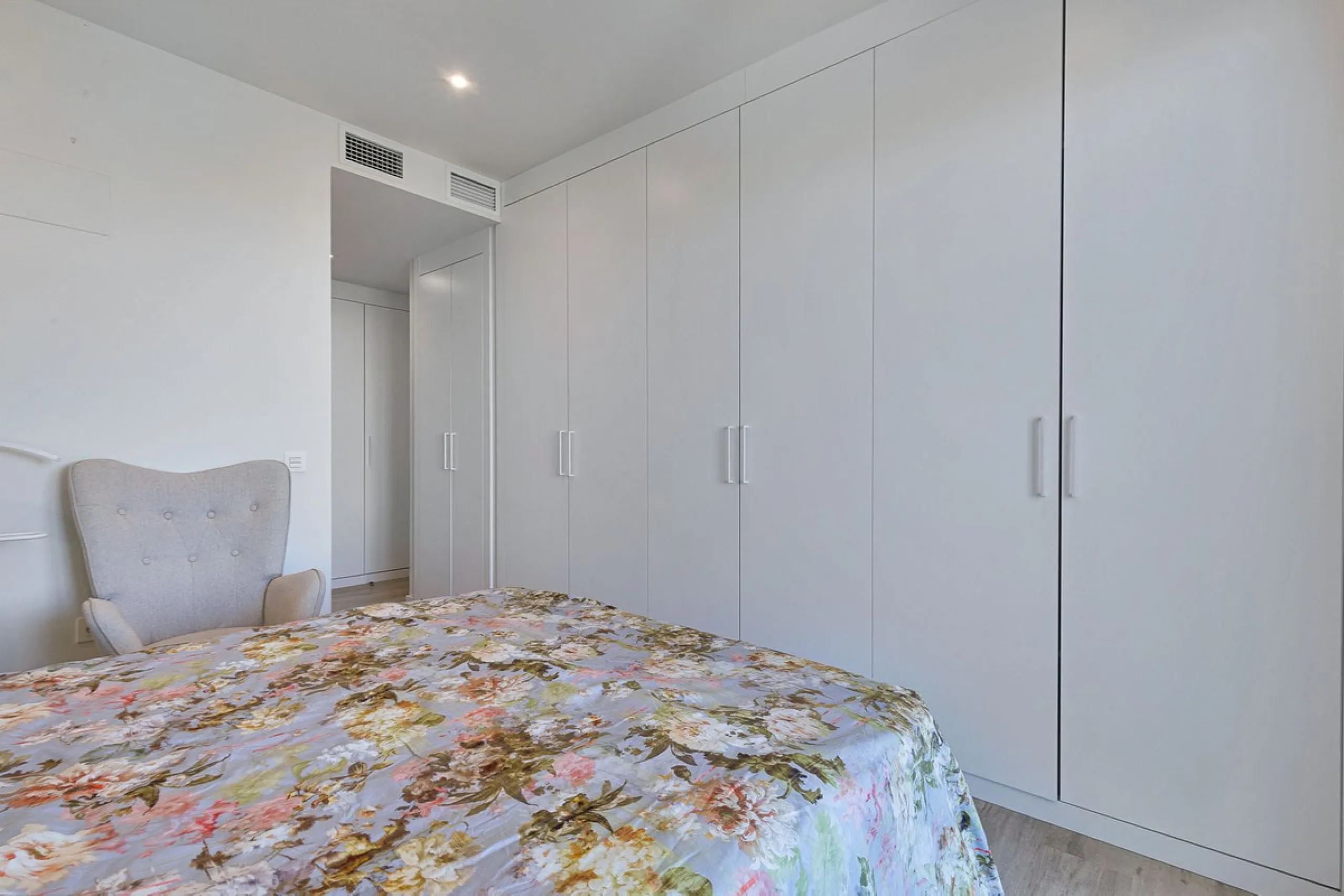 Stylish 3-Bedroom Apartment with Southwest Terrace in Nueva Andalucía