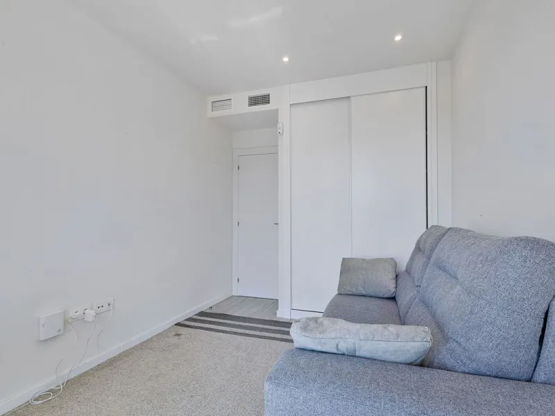 Stylish 3-Bedroom Apartment with Southwest Terrace in Nueva Andalucía