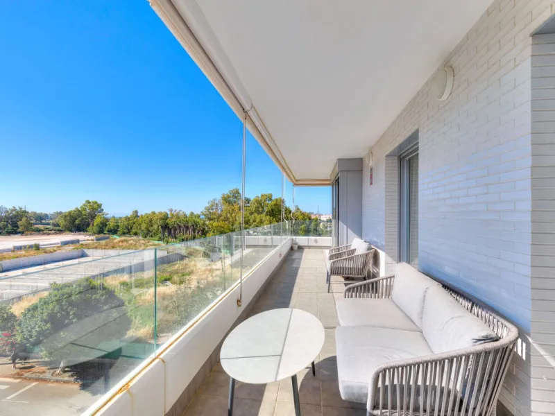 Stylish 3-Bedroom Apartment with Southwest Terrace in Nueva Andalucía
