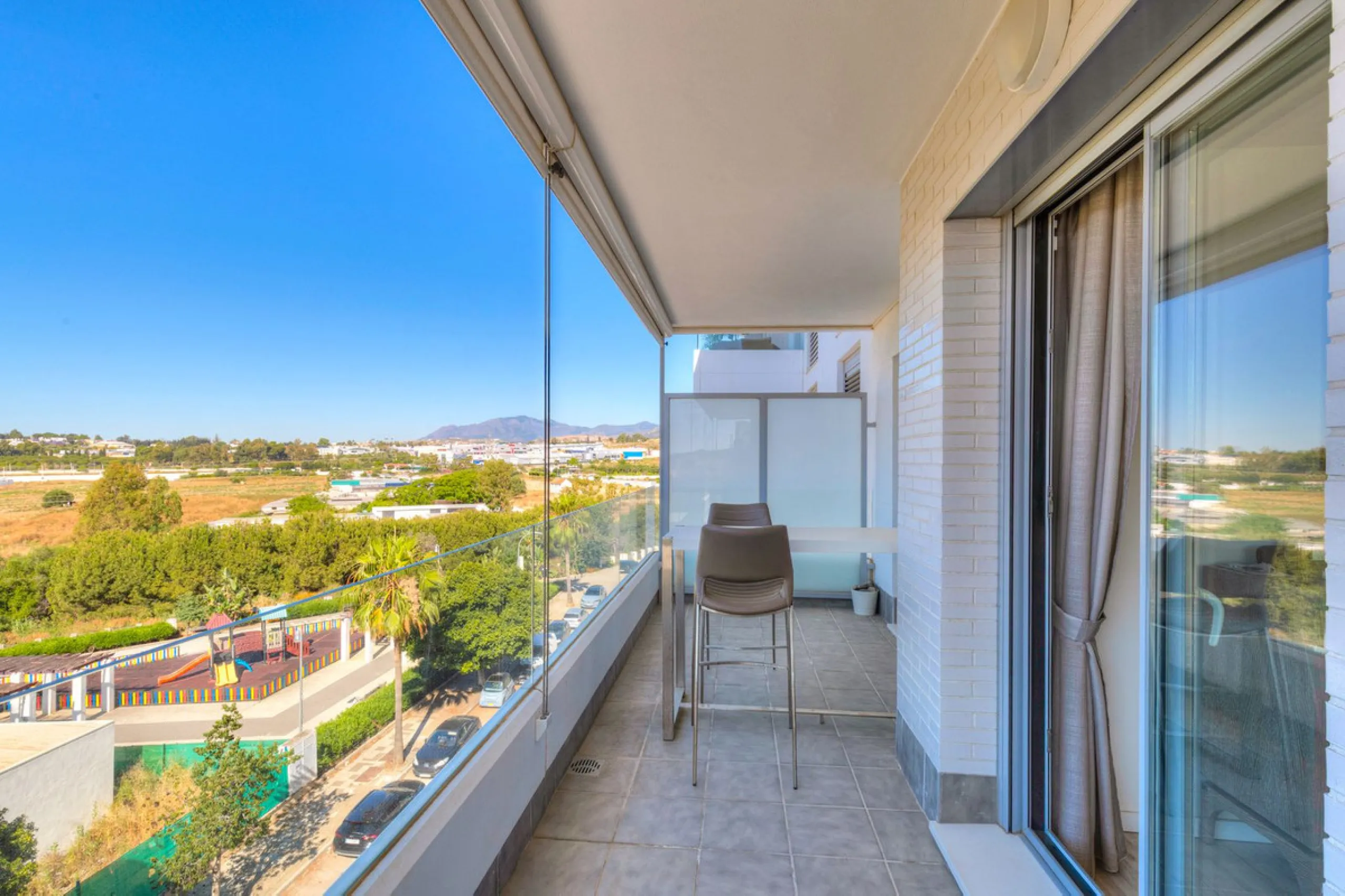 Stylish 3-Bedroom Apartment with Southwest Terrace in Nueva Andalucía