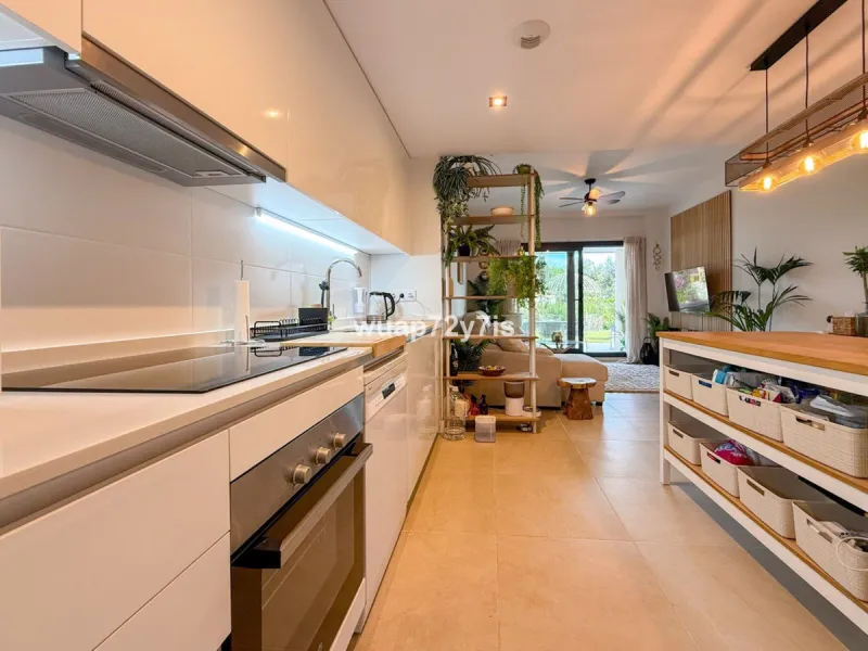 Apartment - Ground Floor Apartment в продаже в Estepona, Málaga. В доме 2 спален и 2 ванных комнат. Площадь дома 67 м². Площадь участка 81 м²