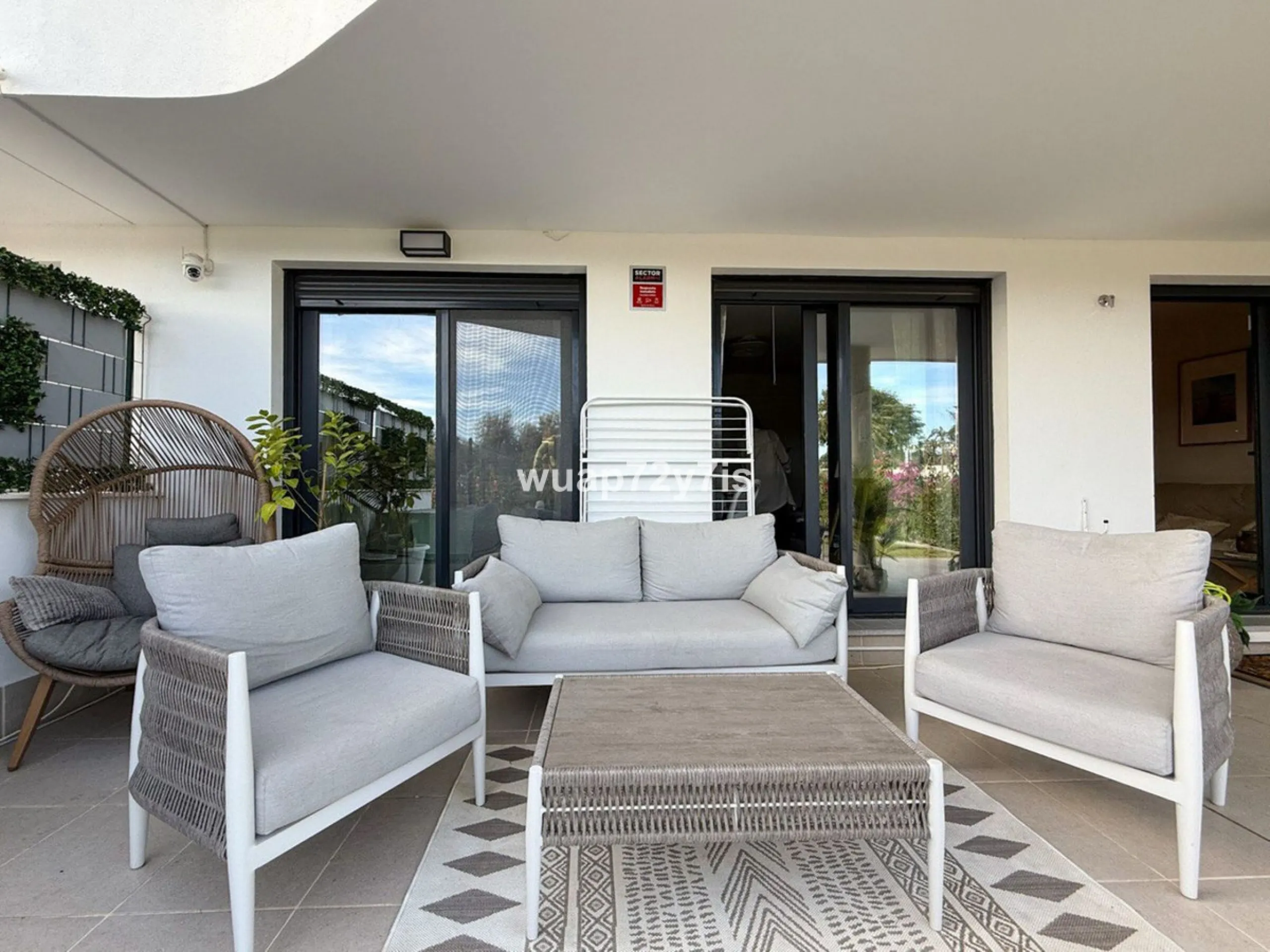Apartment - Ground Floor Apartment в продаже в Estepona, Málaga. В доме 2 спален и 2 ванных комнат. Площадь дома 67 м². Площадь участка 81 м²