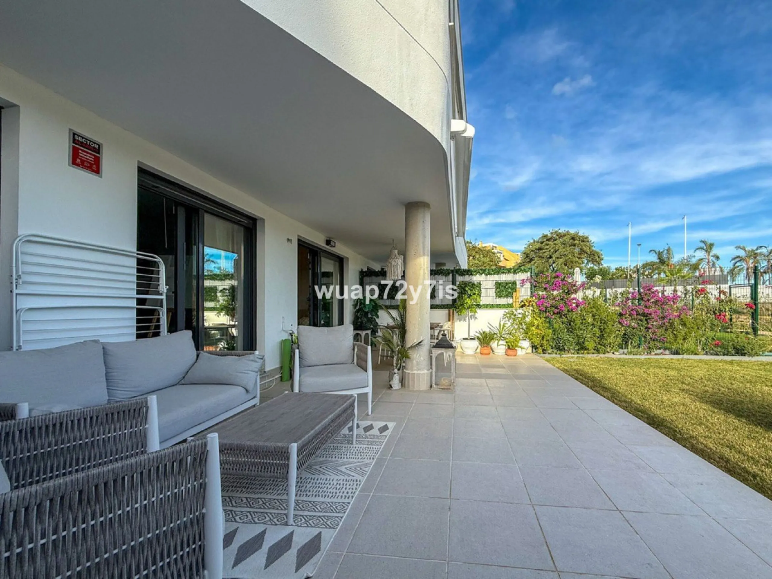 Apartment - Ground Floor Apartment в продаже в Estepona, Málaga. В доме 2 спален и 2 ванных комнат. Площадь дома 67 м². Площадь участка 81 м²