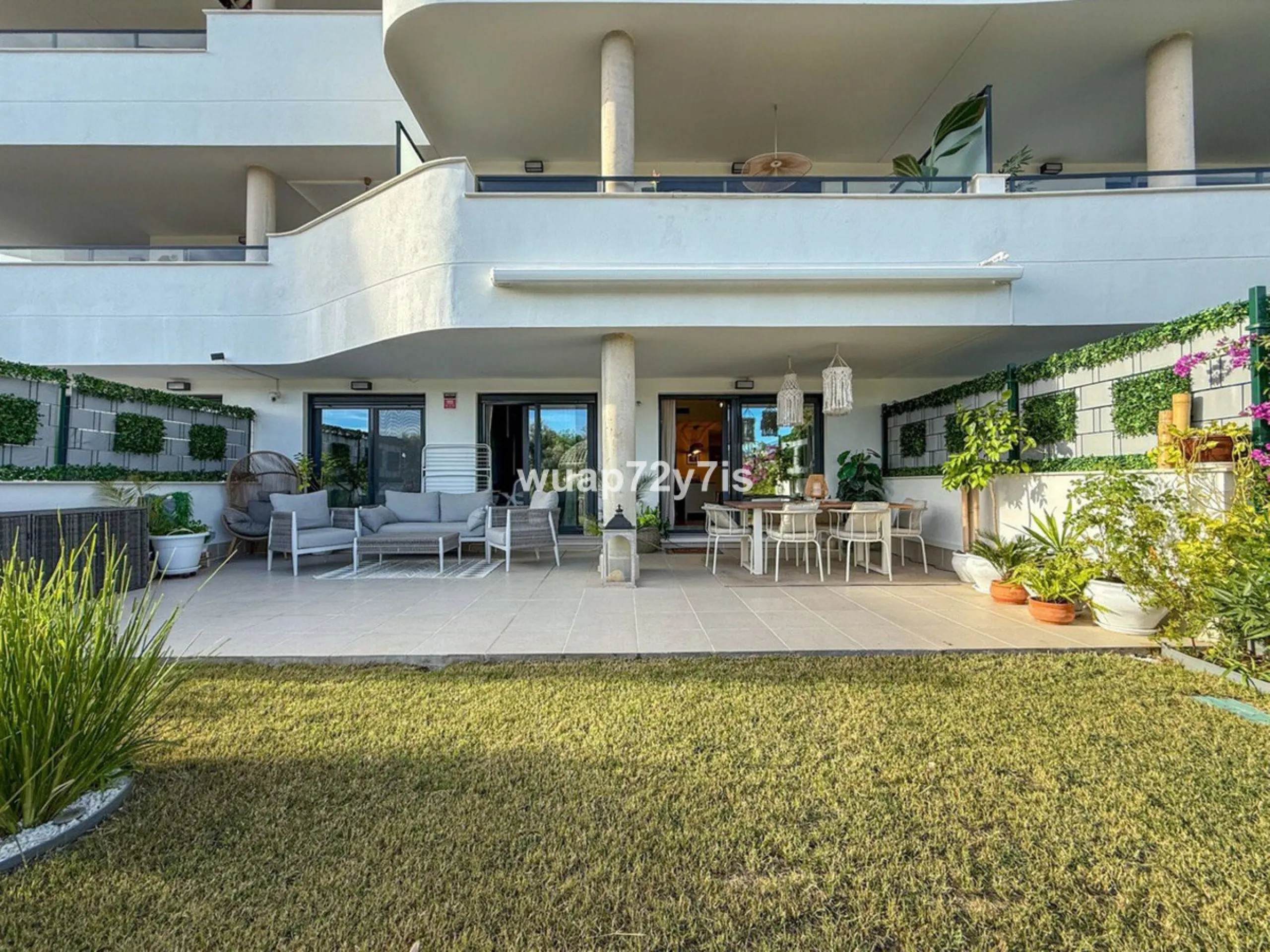 Apartment - Ground Floor Apartment в продаже в Estepona, Málaga. В доме 2 спален и 2 ванных комнат. Площадь дома 67 м². Площадь участка 81 м²