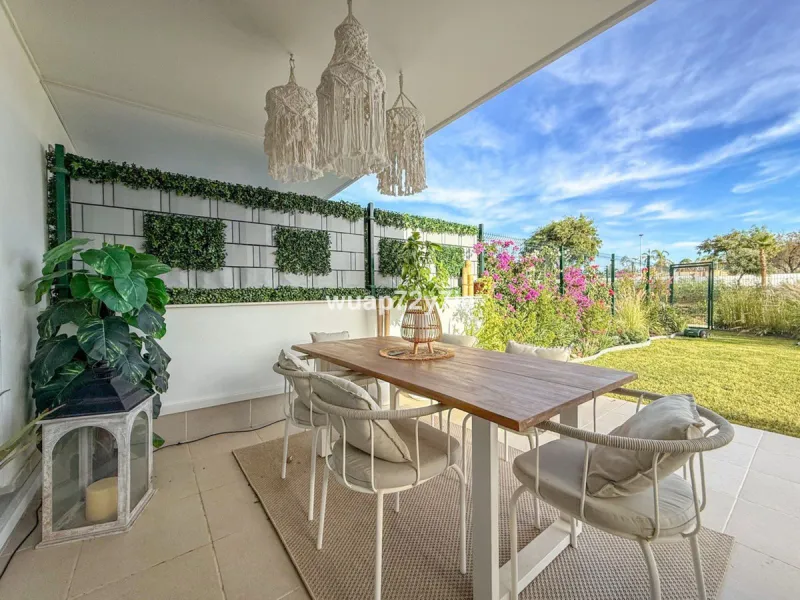 Apartment - Ground Floor Apartment в продаже в Estepona, Málaga. В доме 2 спален и 2 ванных комнат. Площадь дома 67 м². Площадь участка 81 м²