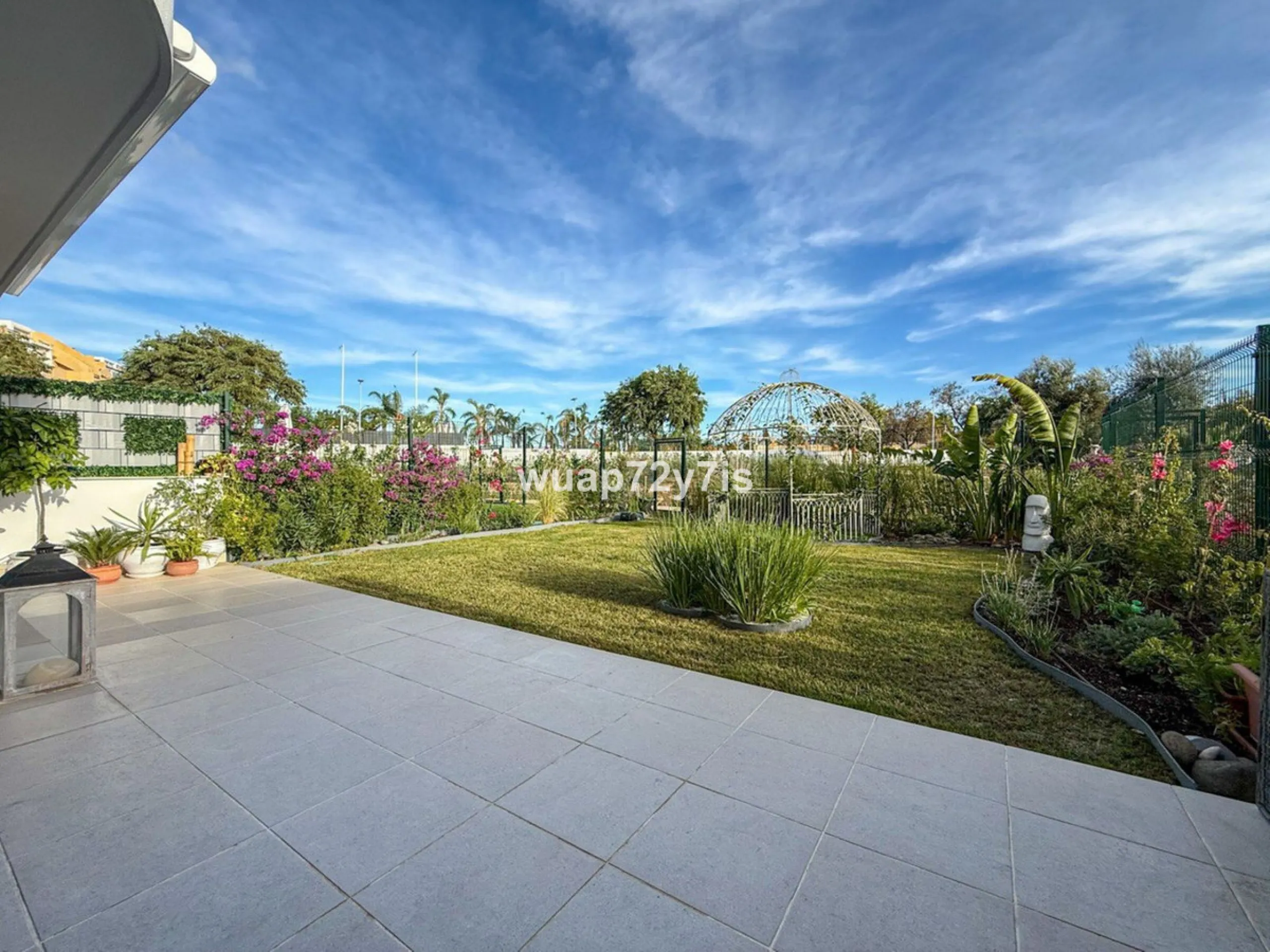 Apartment - Ground Floor Apartment в продаже в Estepona, Málaga. В доме 2 спален и 2 ванных комнат. Площадь дома 67 м². Площадь участка 81 м²