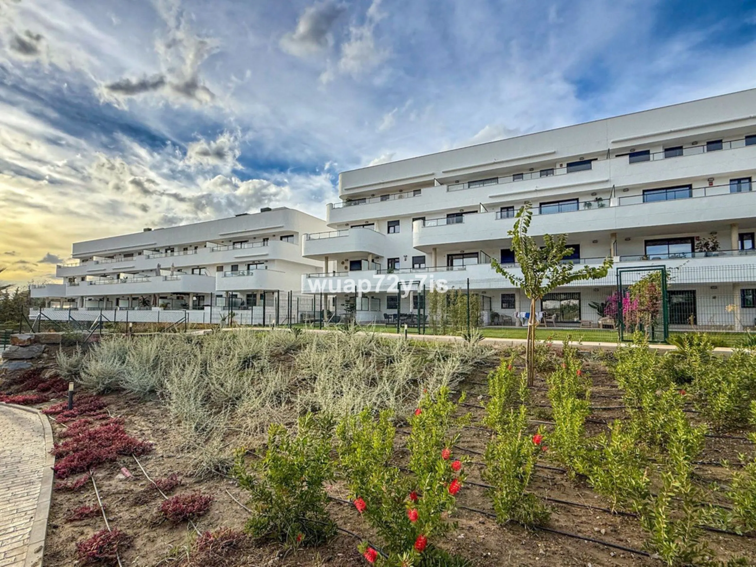 Apartment - Ground Floor Apartment в продаже в Estepona, Málaga. В доме 2 спален и 2 ванных комнат. Площадь дома 67 м². Площадь участка 81 м²