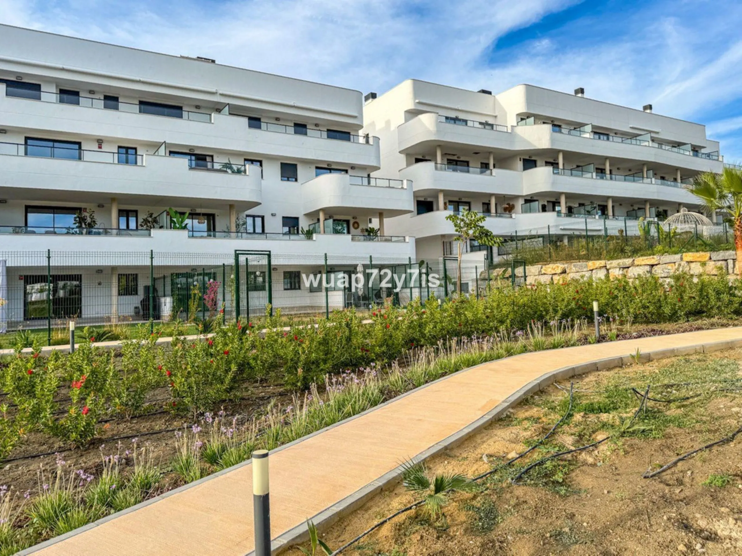 Apartment - Ground Floor Apartment в продаже в Estepona, Málaga. В доме 2 спален и 2 ванных комнат. Площадь дома 67 м². Площадь участка 81 м²