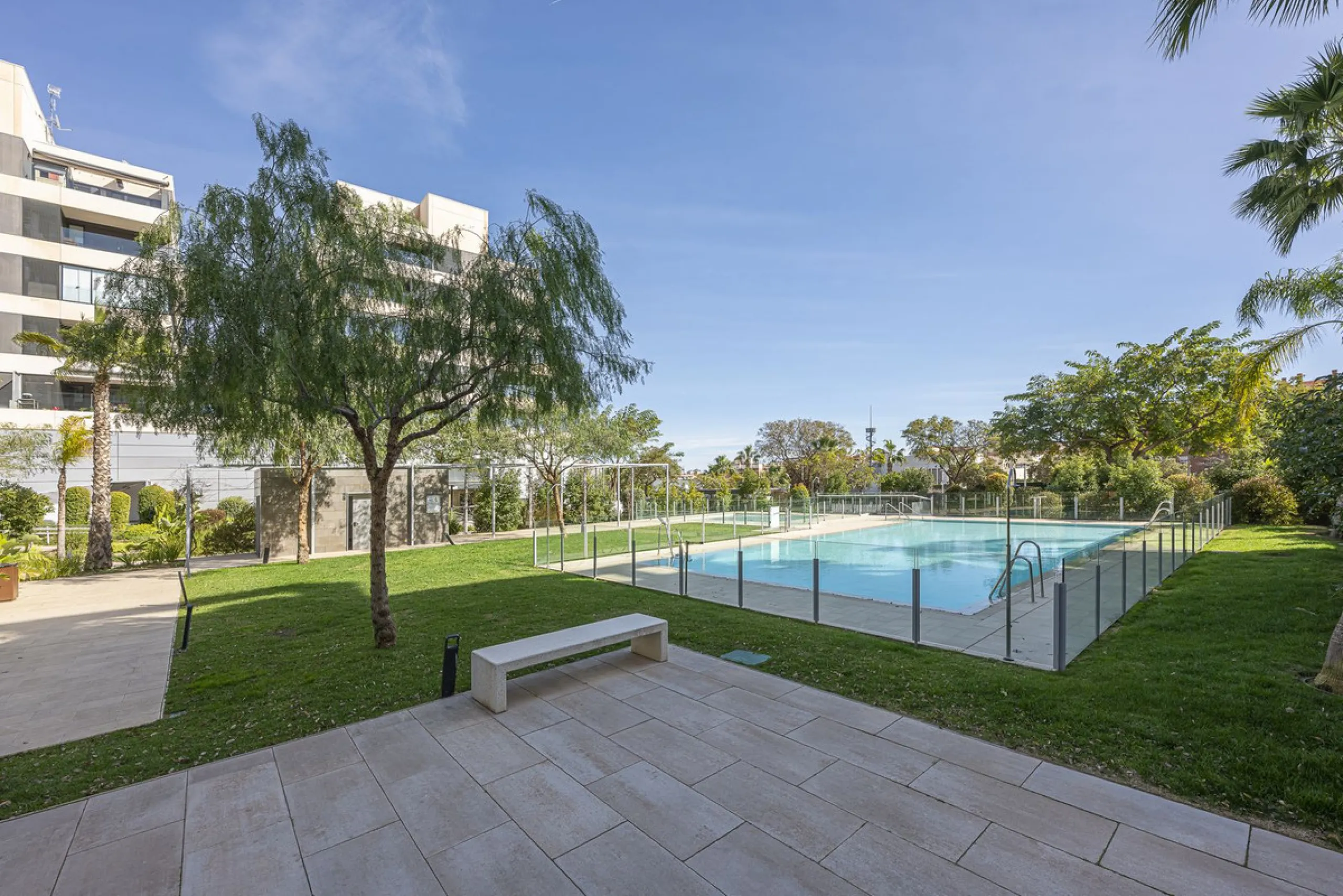Apartment - Middle Floor Apartment в продаже в Málaga, Málaga. В доме 3 спален и 2 ванных комнат. Площадь дома 143 м²