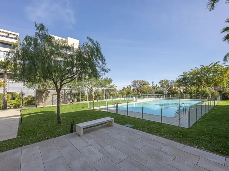 Apartment - Middle Floor Apartment в продаже в Málaga, Málaga. В доме 3 спален и 2 ванных комнат. Площадь дома 143 м²
