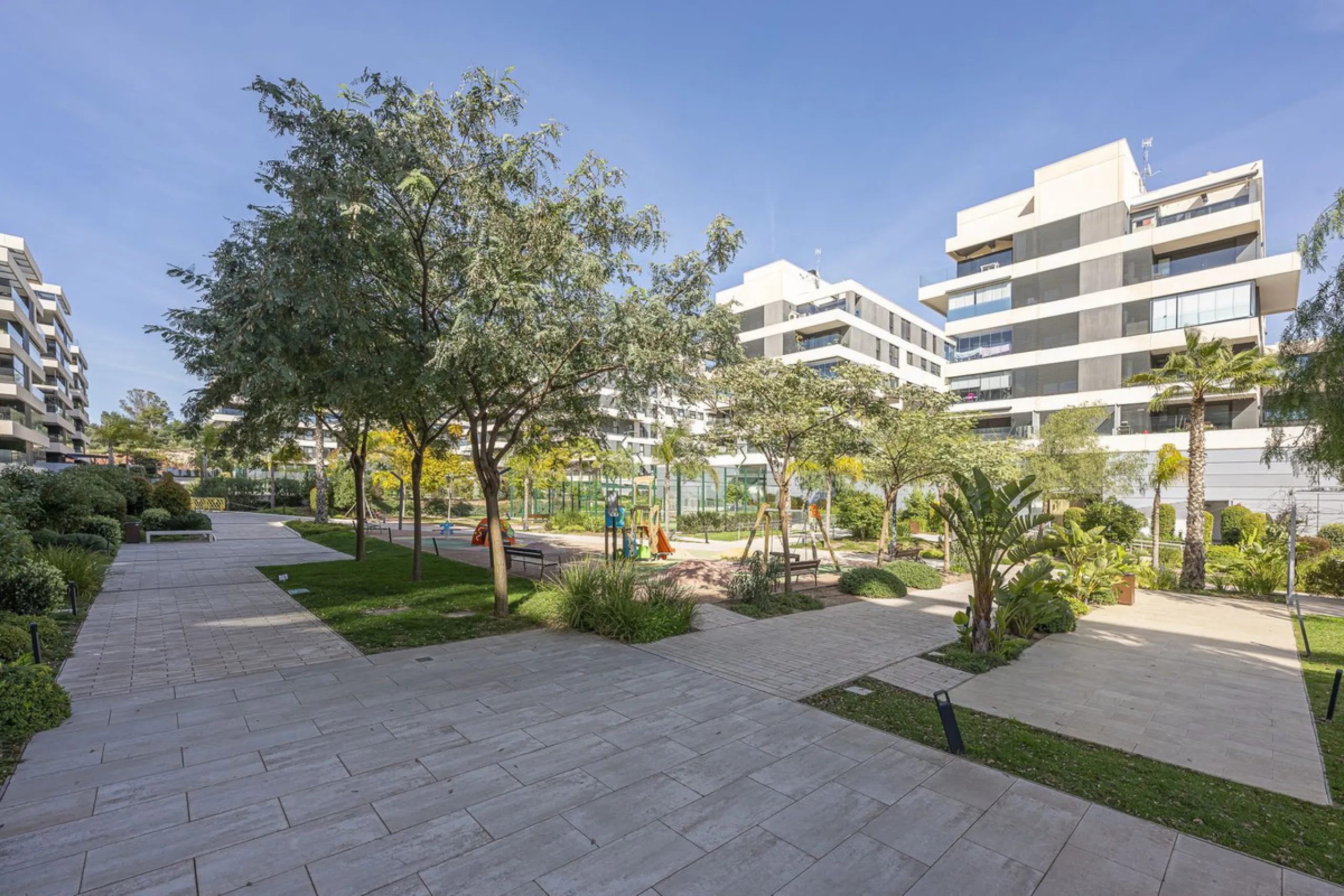 Apartment - Middle Floor Apartment в продаже в Málaga, Málaga. В доме 3 спален и 2 ванных комнат. Площадь дома 143 м²