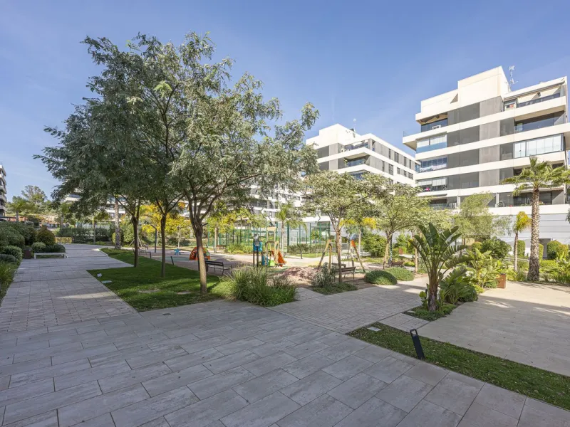 Apartment - Middle Floor Apartment в продаже в Málaga, Málaga. В доме 3 спален и 2 ванных комнат. Площадь дома 143 м²