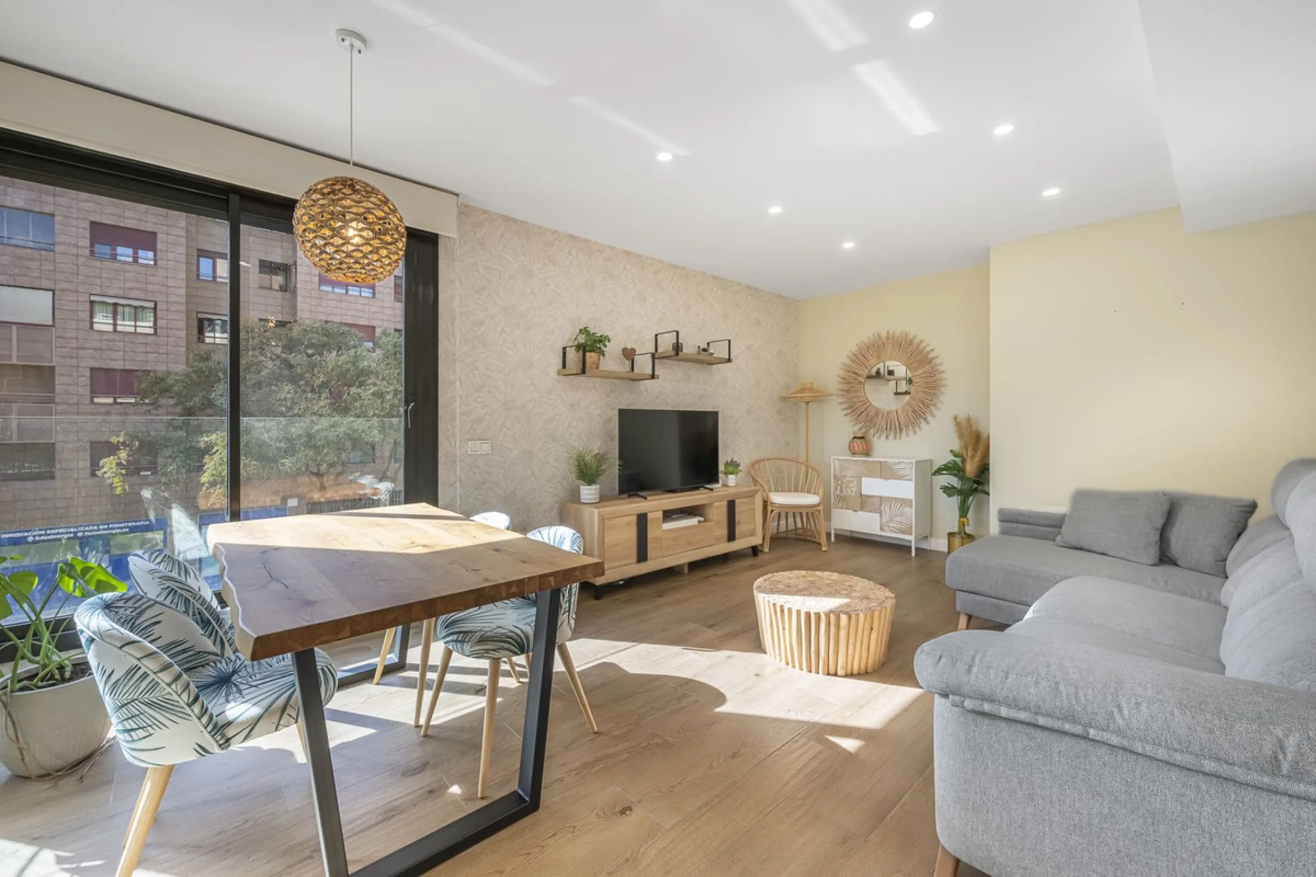 Apartment - Middle Floor Apartment в продаже в Málaga, Málaga. В доме 3 спален и 2 ванных комнат. Площадь дома 143 м²