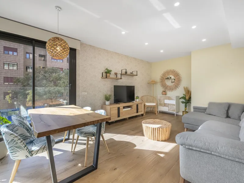 Apartment - Middle Floor Apartment в продаже в Málaga, Málaga. В доме 3 спален и 2 ванных комнат. Площадь дома 143 м²