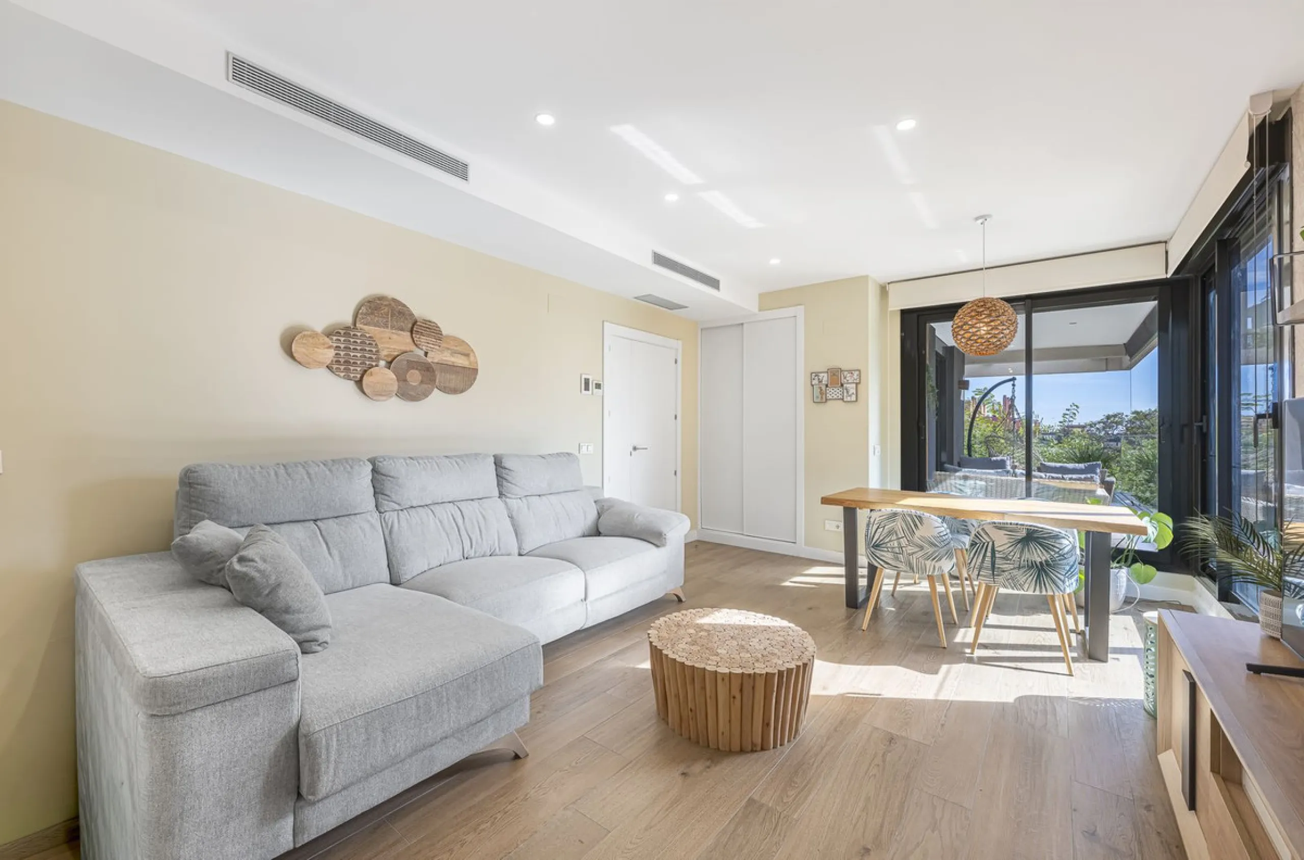 Apartment - Middle Floor Apartment в продаже в Málaga, Málaga. В доме 3 спален и 2 ванных комнат. Площадь дома 143 м²