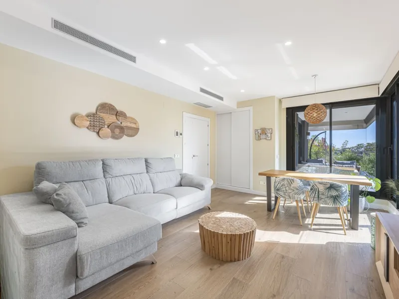 Apartment - Middle Floor Apartment в продаже в Málaga, Málaga. В доме 3 спален и 2 ванных комнат. Площадь дома 143 м²