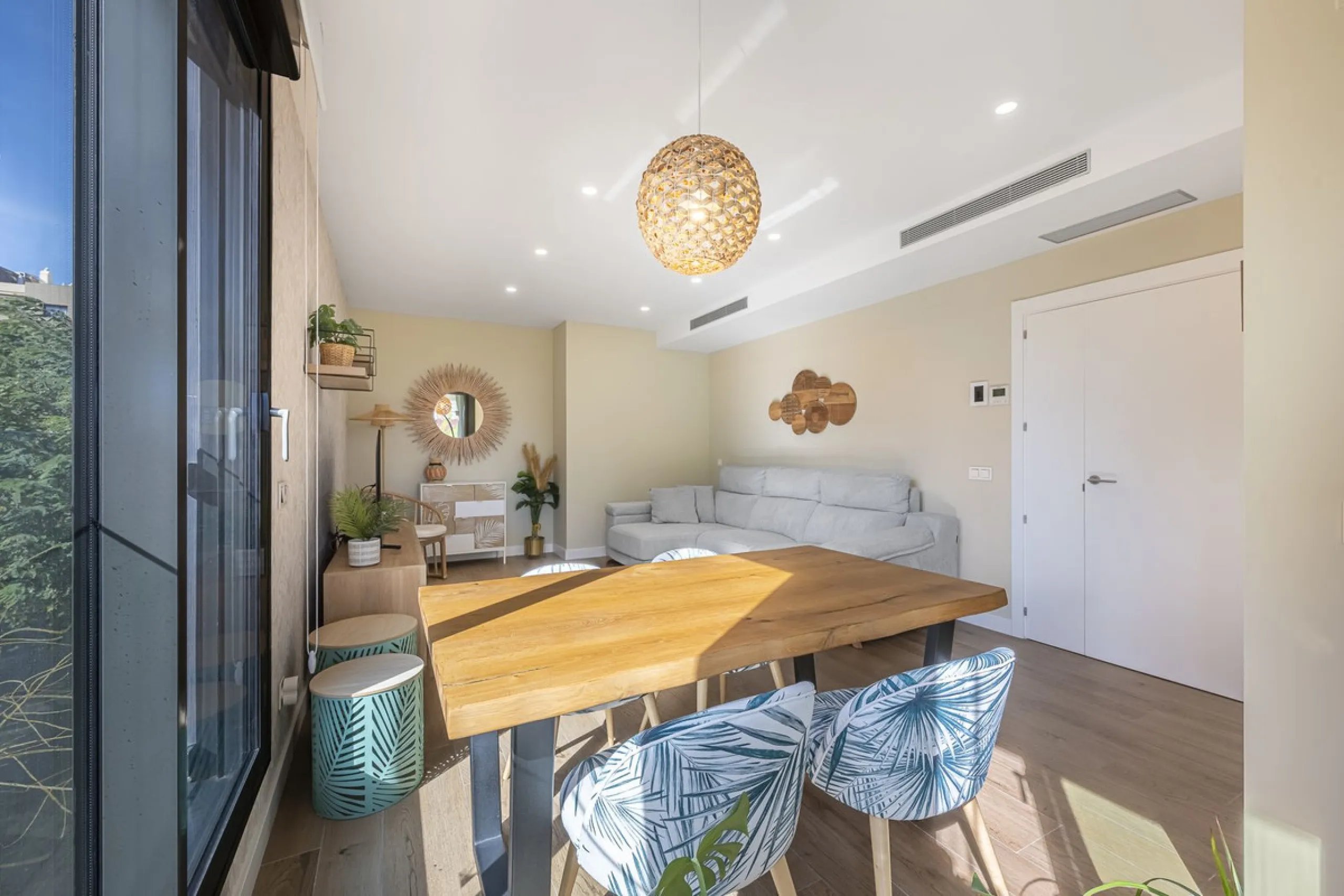 Apartment - Middle Floor Apartment в продаже в Málaga, Málaga. В доме 3 спален и 2 ванных комнат. Площадь дома 143 м²