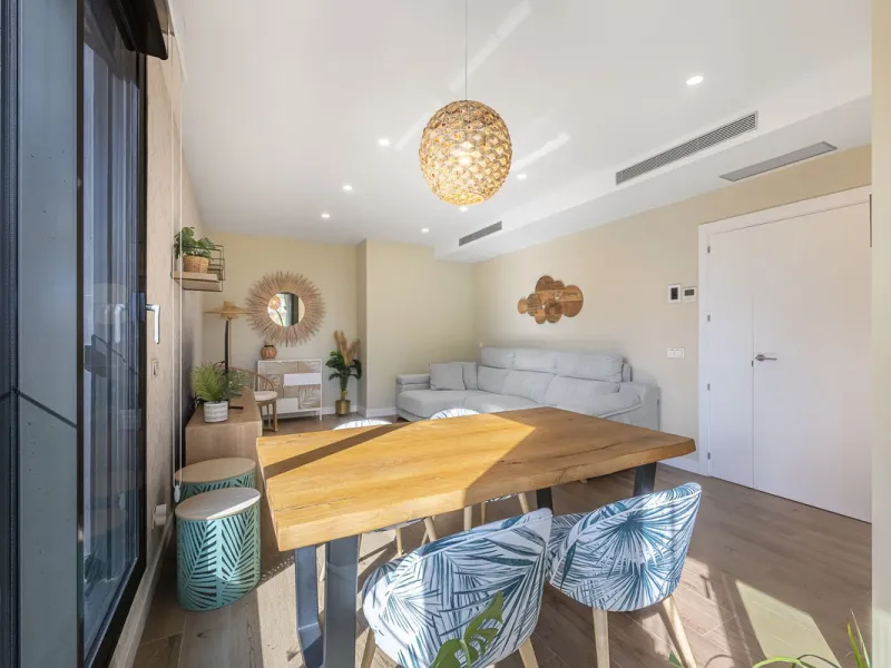 Apartment - Middle Floor Apartment в продаже в Málaga, Málaga. В доме 3 спален и 2 ванных комнат. Площадь дома 143 м²