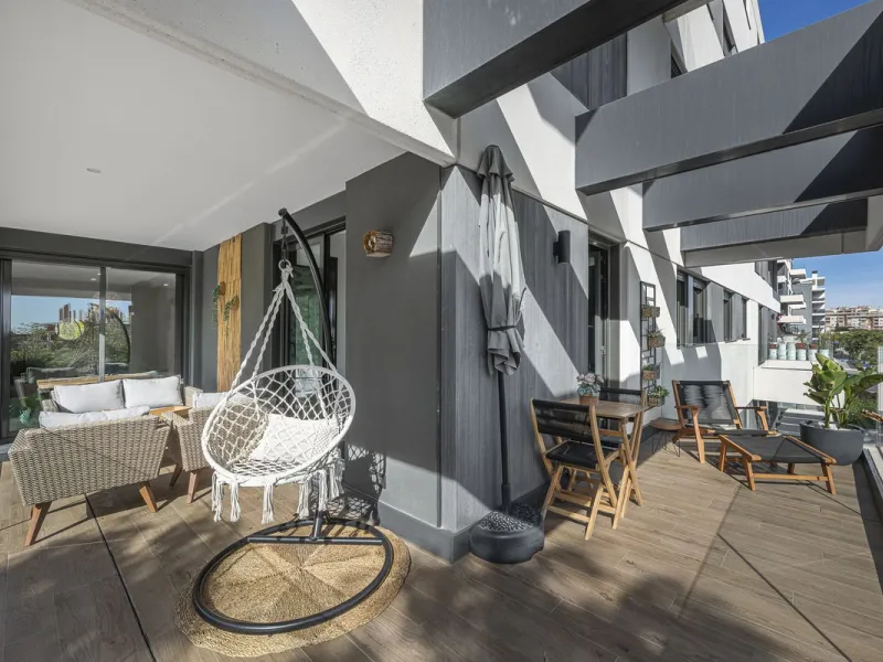 Apartment - Middle Floor Apartment в продаже в Málaga, Málaga. В доме 3 спален и 2 ванных комнат. Площадь дома 143 м²