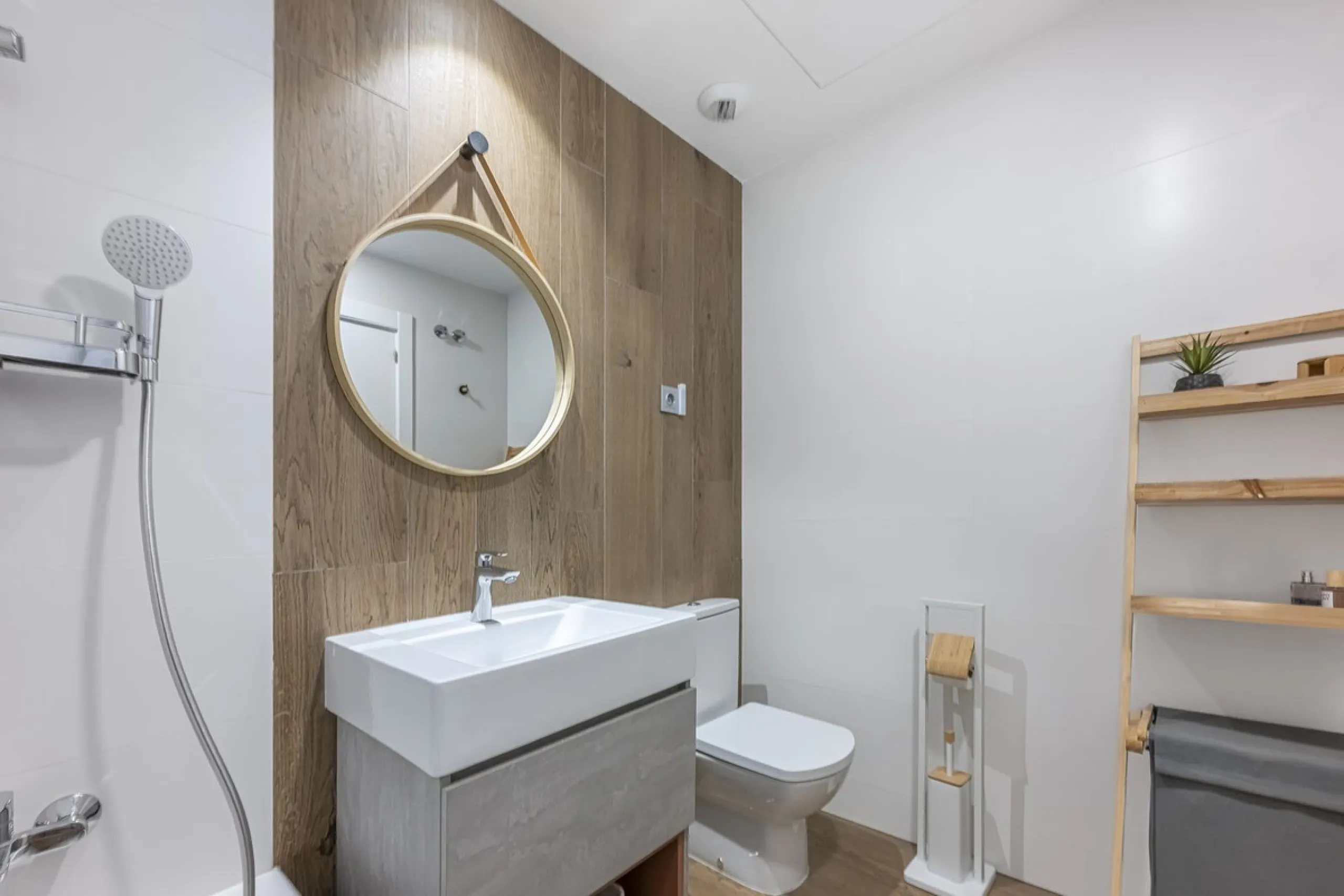 Apartment - Middle Floor Apartment в продаже в Málaga, Málaga. В доме 3 спален и 2 ванных комнат. Площадь дома 143 м²