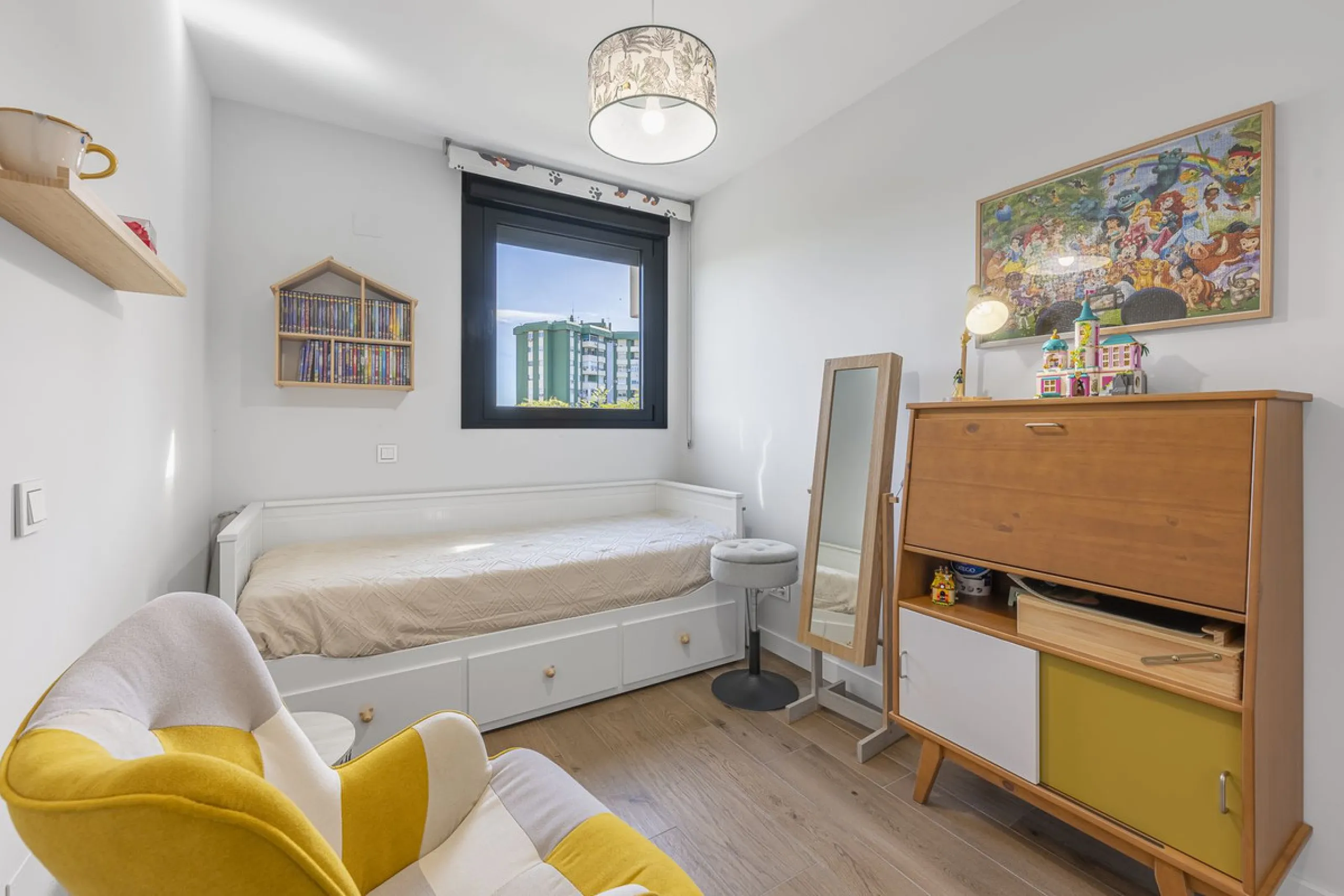 Apartment - Middle Floor Apartment в продаже в Málaga, Málaga. В доме 3 спален и 2 ванных комнат. Площадь дома 143 м²