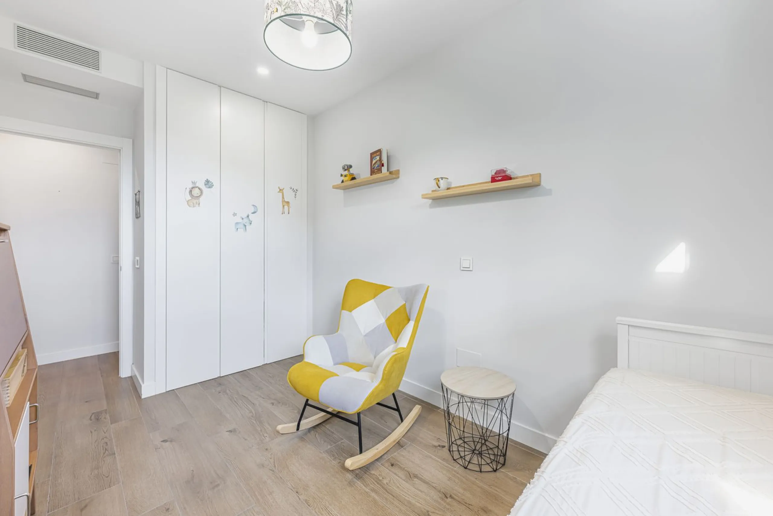Apartment - Middle Floor Apartment в продаже в Málaga, Málaga. В доме 3 спален и 2 ванных комнат. Площадь дома 143 м²