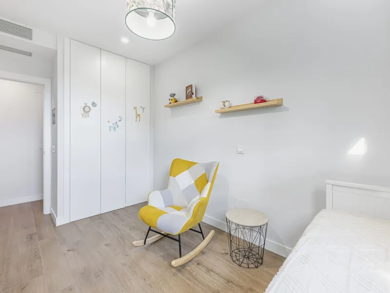 Apartment - Middle Floor Apartment в продаже в Málaga, Málaga. В доме 3 спален и 2 ванных комнат. Площадь дома 143 м²