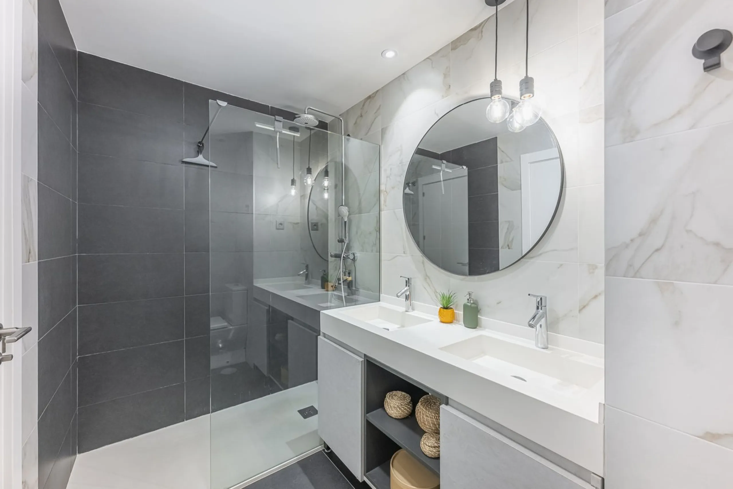 Apartment - Middle Floor Apartment в продаже в Málaga, Málaga. В доме 3 спален и 2 ванных комнат. Площадь дома 143 м²