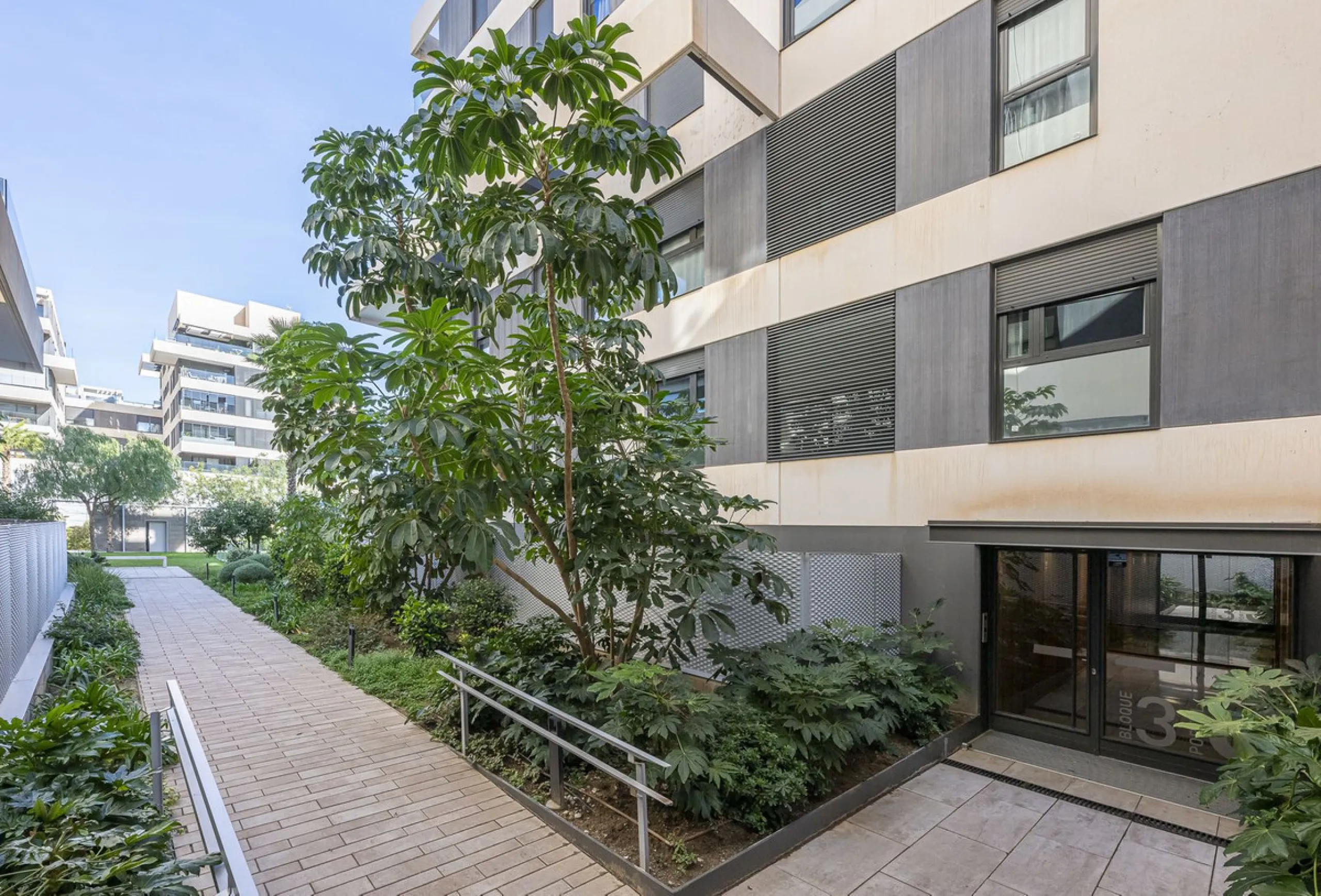 Apartment - Middle Floor Apartment в продаже в Málaga, Málaga. В доме 3 спален и 2 ванных комнат. Площадь дома 143 м²