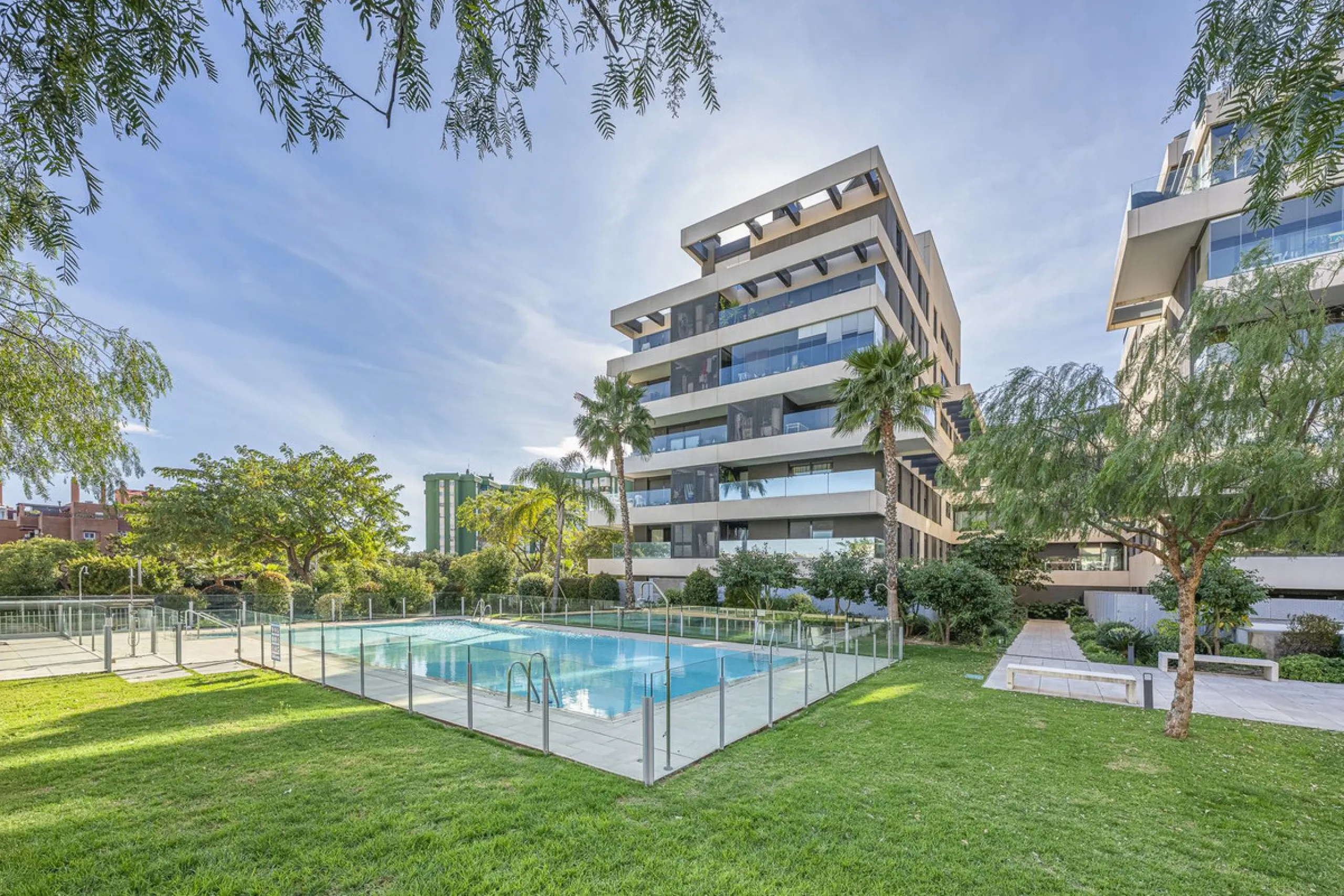Apartment - Middle Floor Apartment в продаже в Málaga, Málaga. В доме 3 спален и 2 ванных комнат. Площадь дома 143 м²