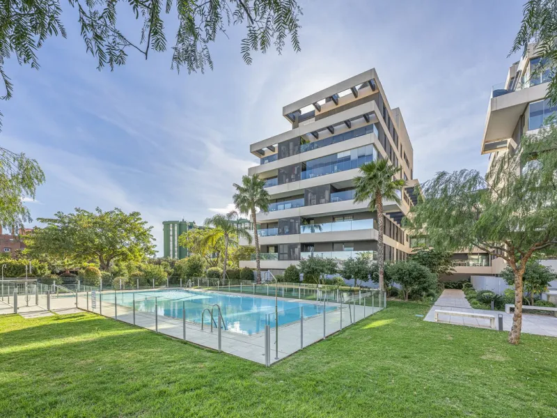 Apartment - Middle Floor Apartment в продаже в Málaga, Málaga. В доме 3 спален и 2 ванных комнат. Площадь дома 143 м²