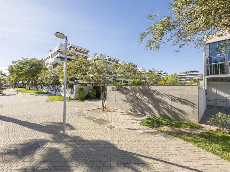 Apartment - Middle Floor Apartment в продаже в Málaga, Málaga. В доме 3 спален и 2 ванных комнат. Площадь дома 143 м²