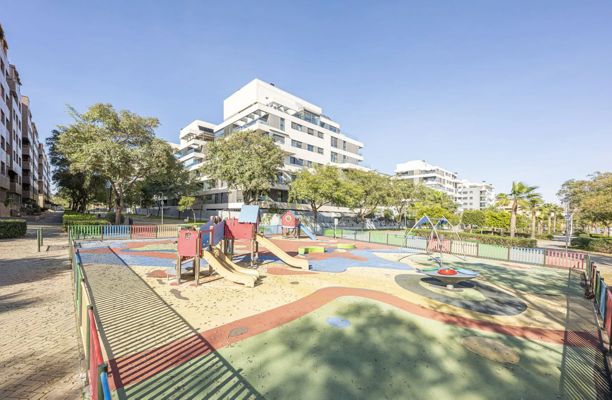 Apartment - Middle Floor Apartment в продаже в Málaga, Málaga. В доме 3 спален и 2 ванных комнат. Площадь дома 143 м²