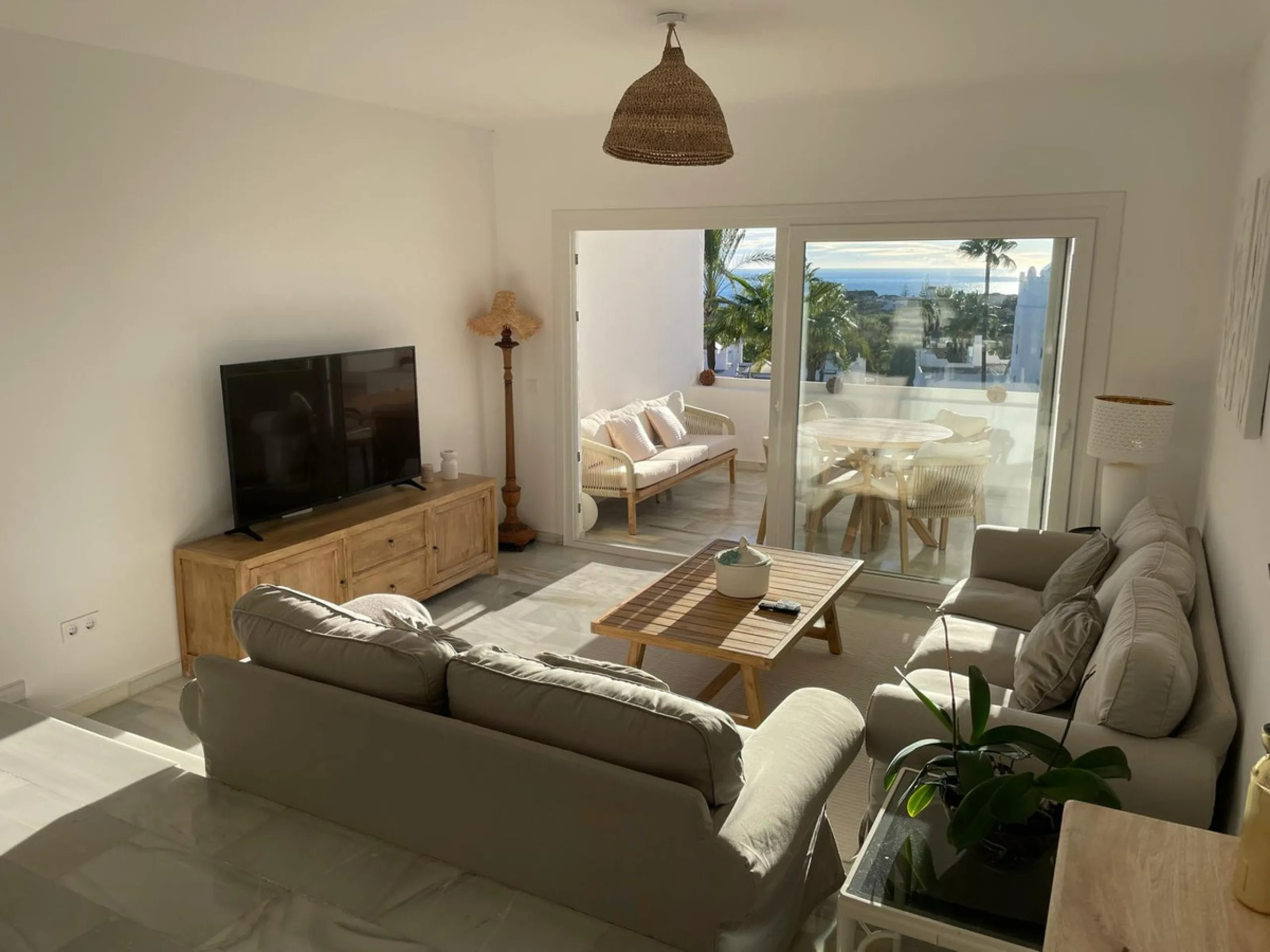 Bright Apartment with Sea Views in la Reserva de Marbella
