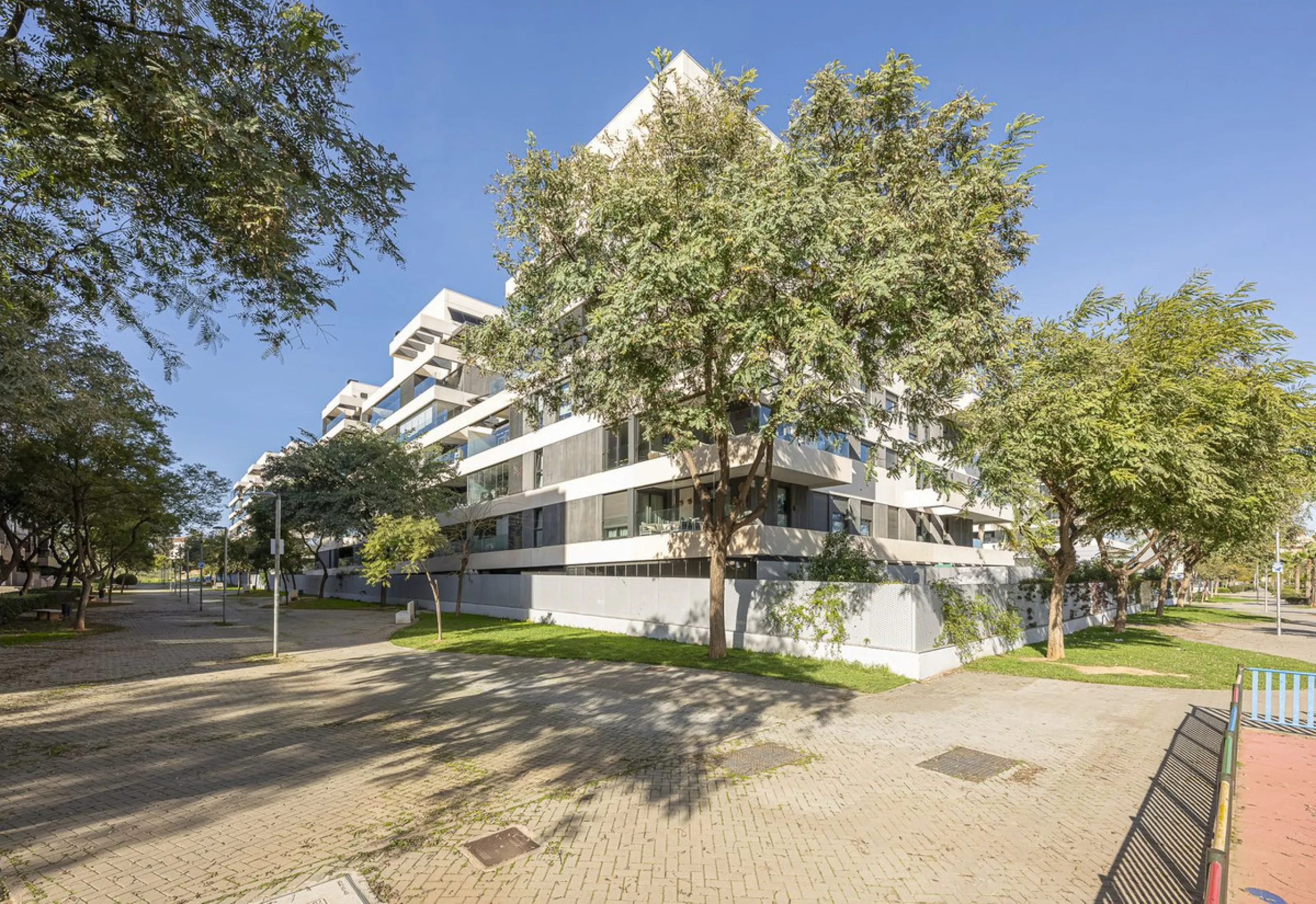 Apartment - Middle Floor Apartment в продаже в Málaga, Málaga. В доме 3 спален и 2 ванных комнат. Площадь дома 143 м²