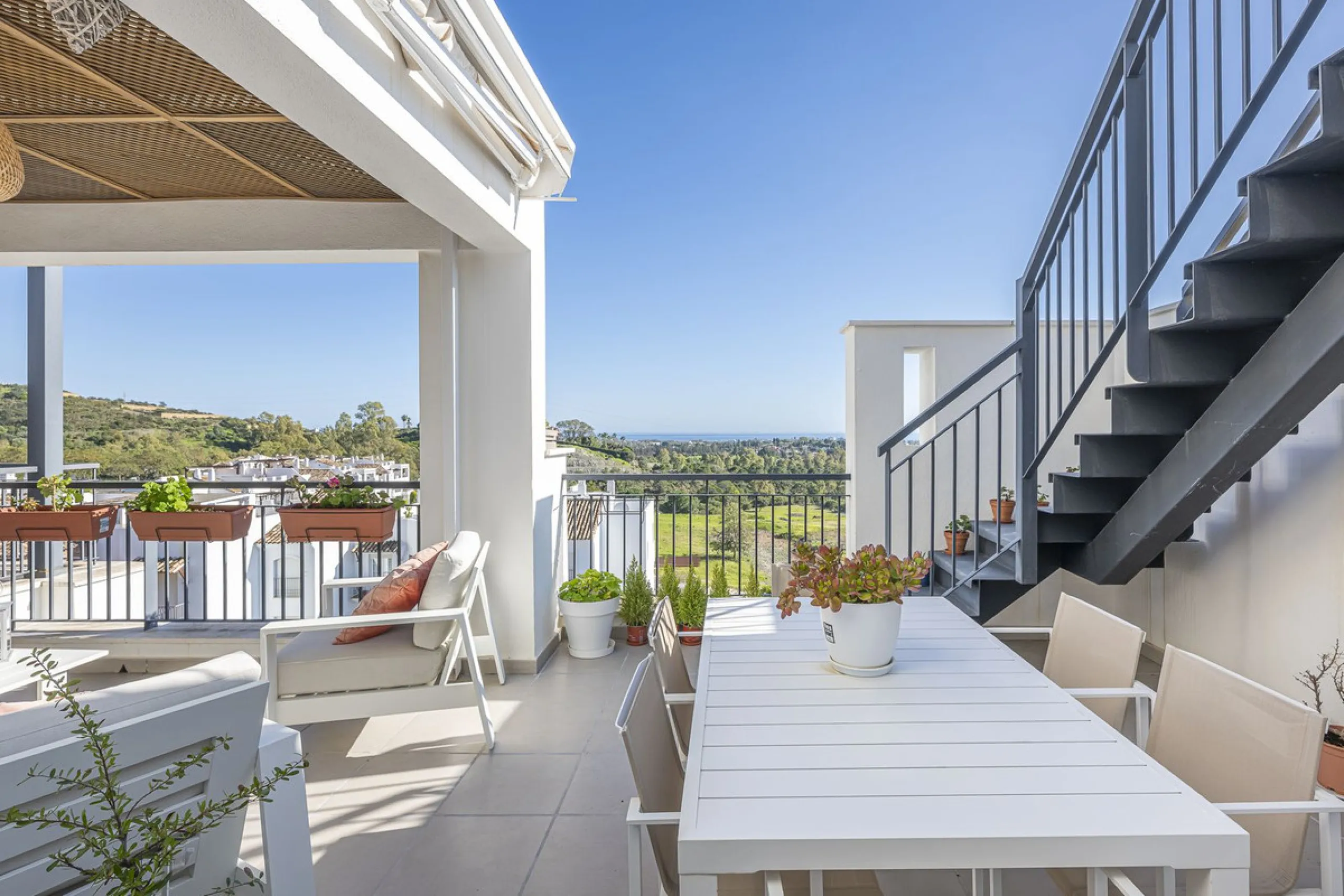 Exclusive, Bright and Private Duplex Penthouse in Los Robles