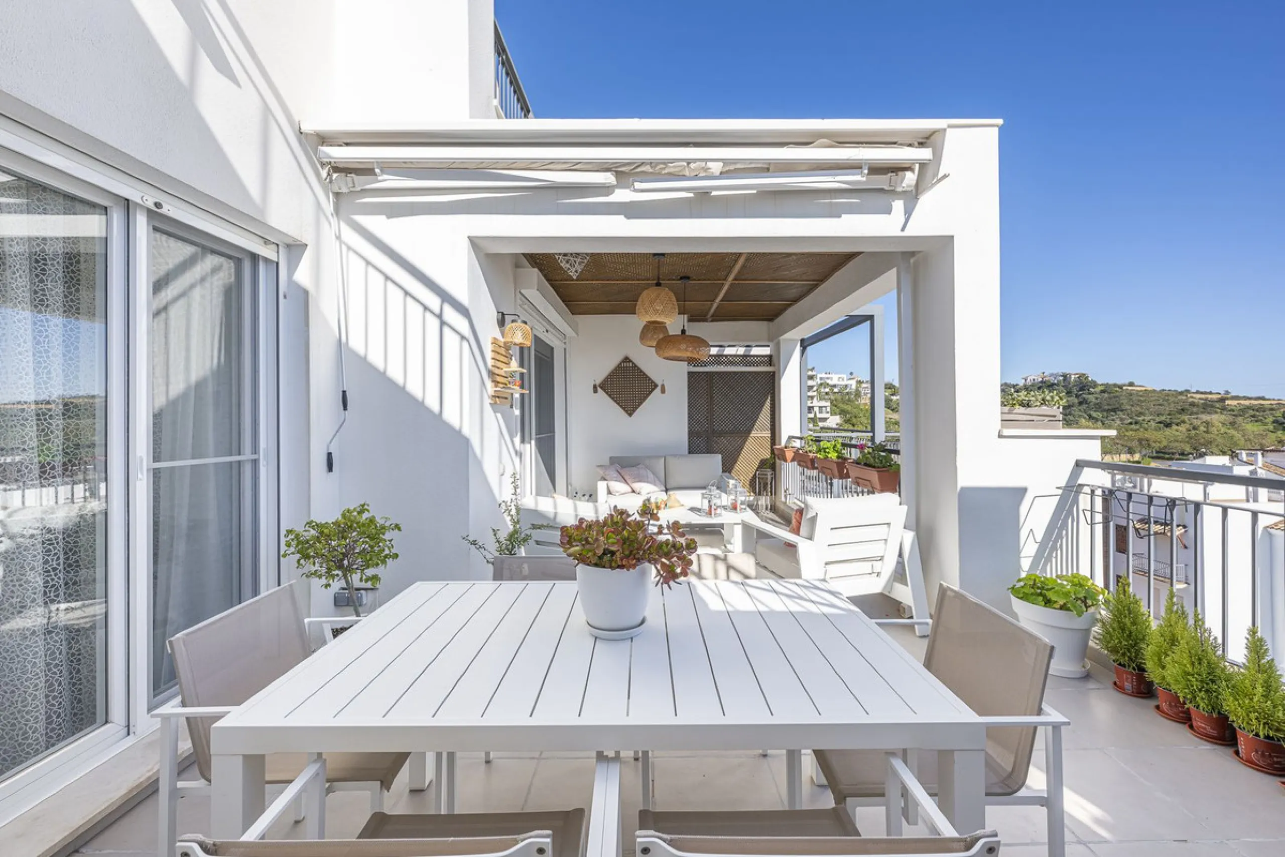 Exclusive, Bright and Private Duplex Penthouse in Los Robles