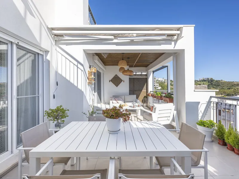 Exclusive, Bright and Private Duplex Penthouse in Los Robles