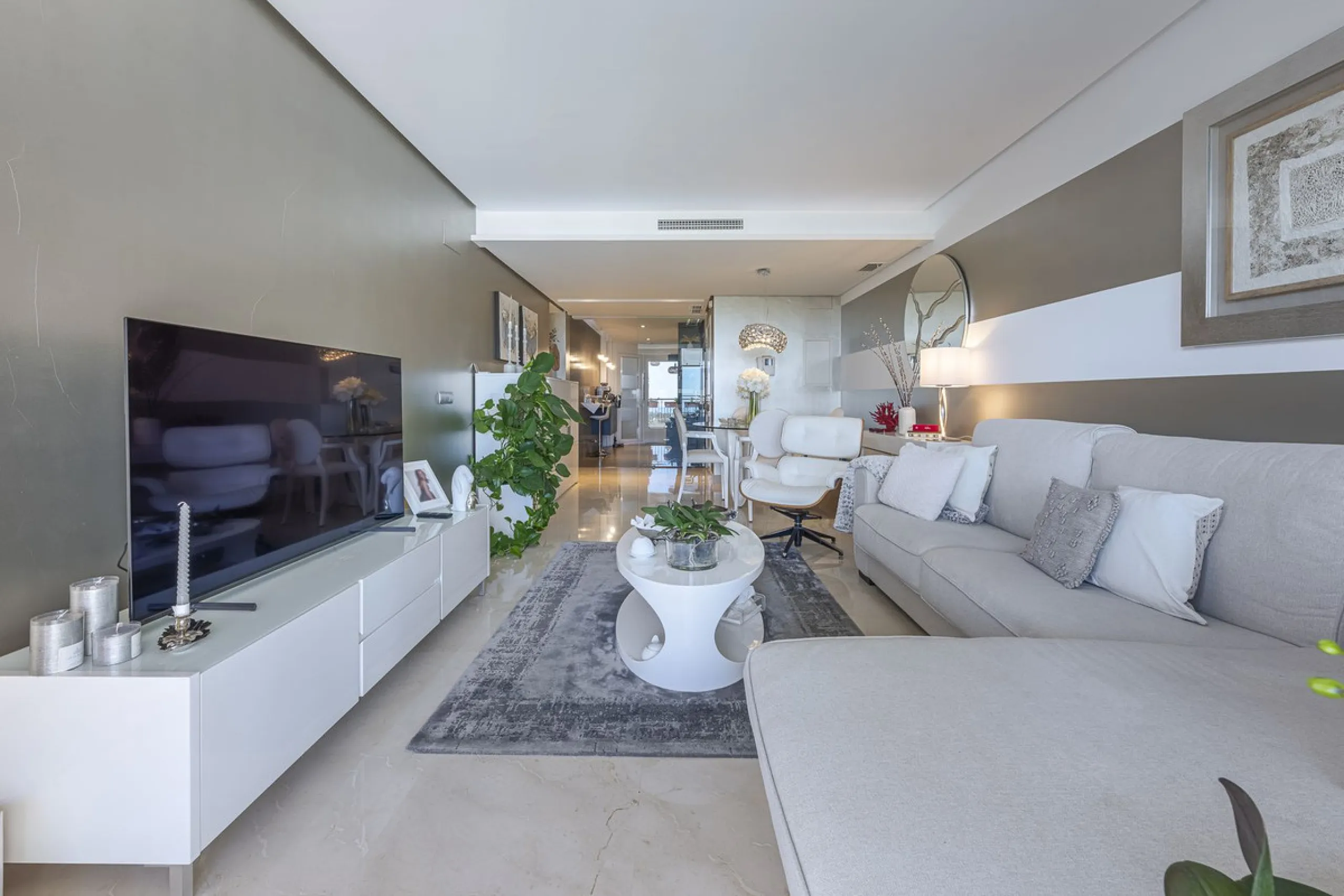 Exclusive, Bright and Private Duplex Penthouse in Los Robles
