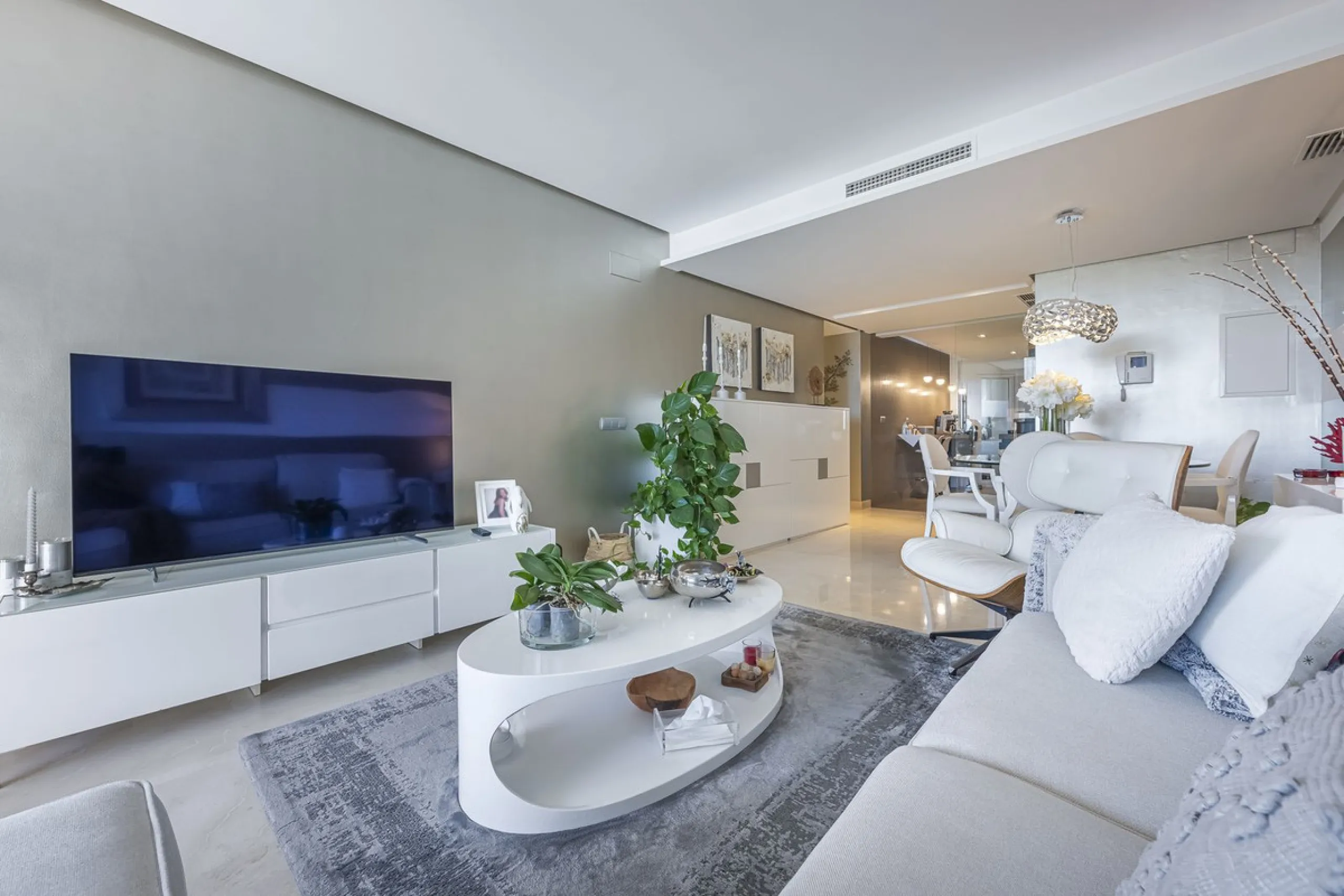 Exclusive, Bright and Private Duplex Penthouse in Los Robles