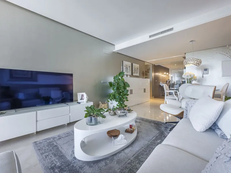 Exclusive, Bright and Private Duplex Penthouse in Los Robles