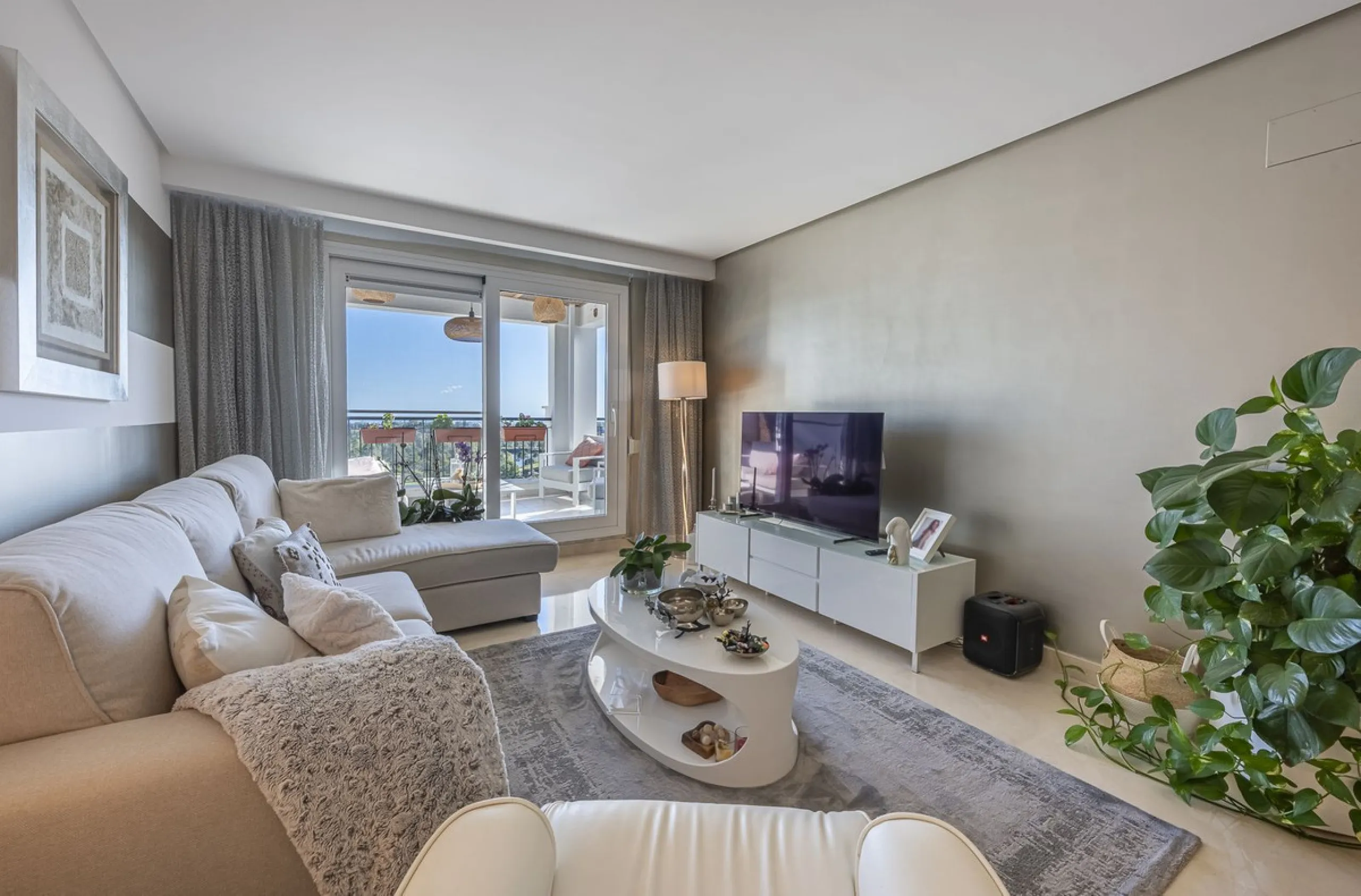 Exclusive, Bright and Private Duplex Penthouse in Los Robles