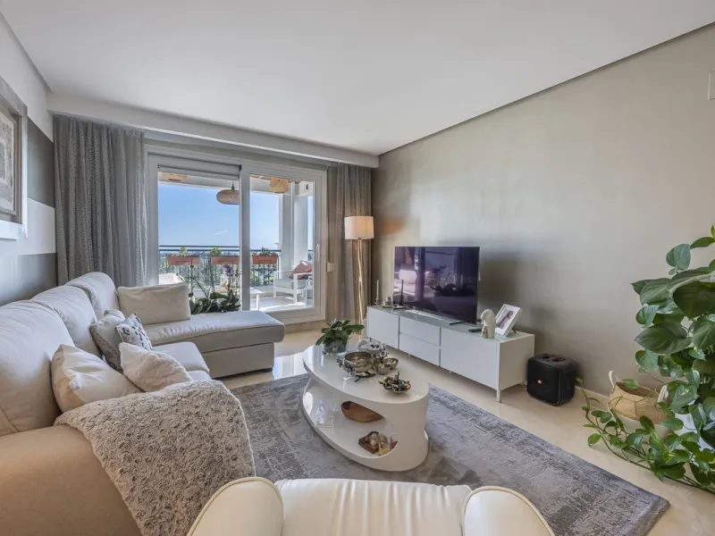 Exclusive, Bright and Private Duplex Penthouse in Los Robles