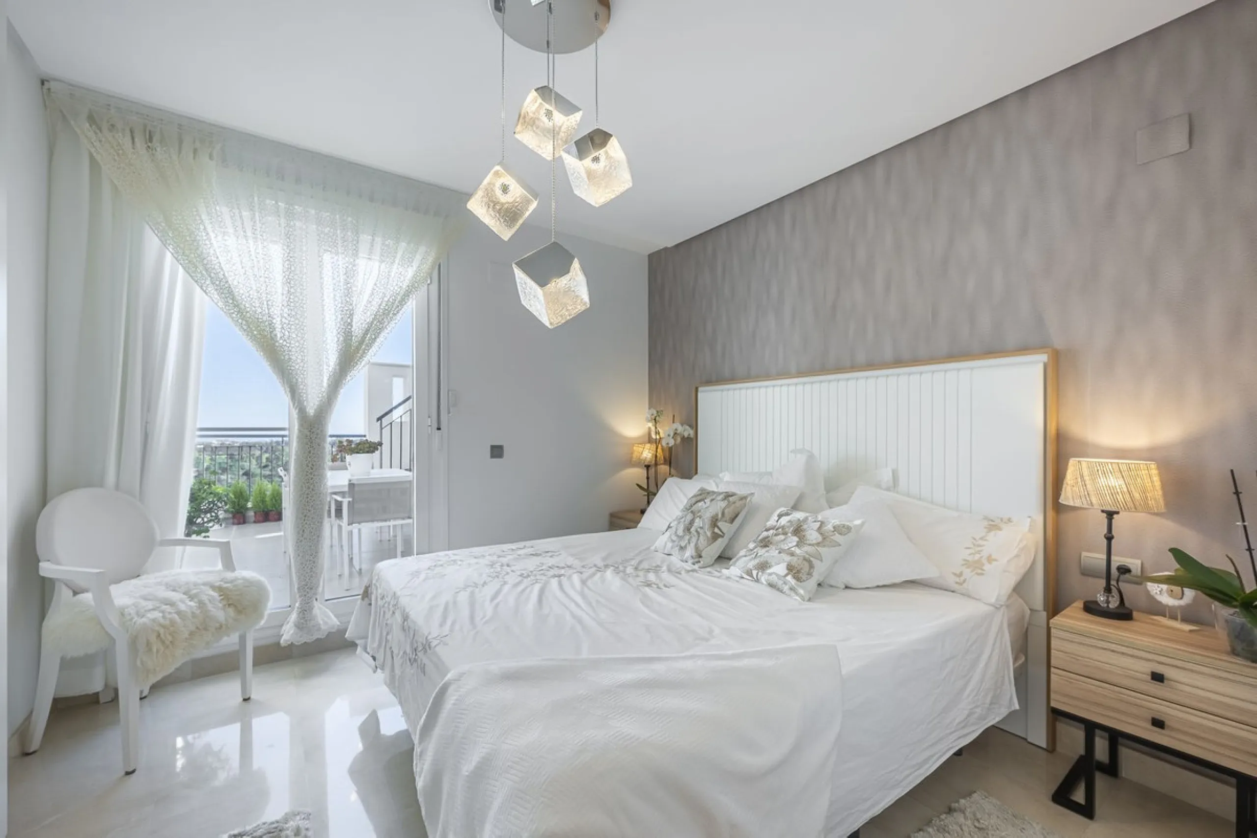 Exclusive, Bright and Private Duplex Penthouse in Los Robles