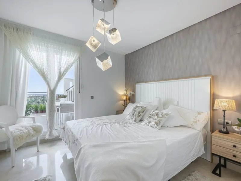 Exclusive, Bright and Private Duplex Penthouse in Los Robles