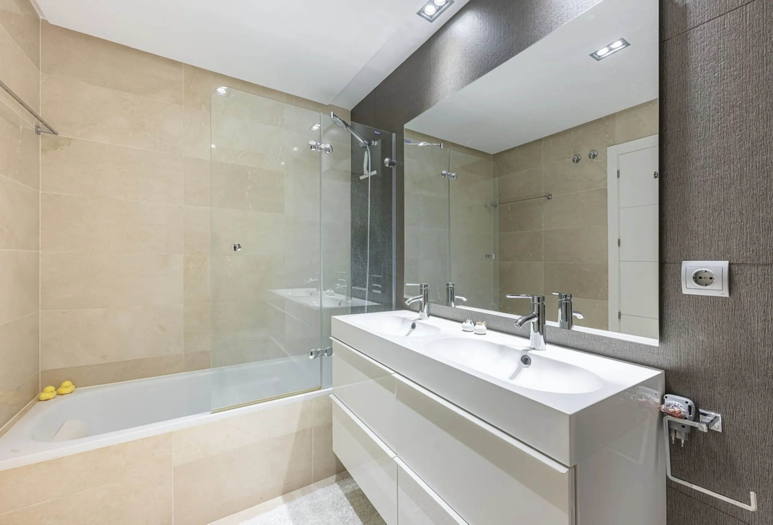 Exclusive, Bright and Private Duplex Penthouse in Los Robles