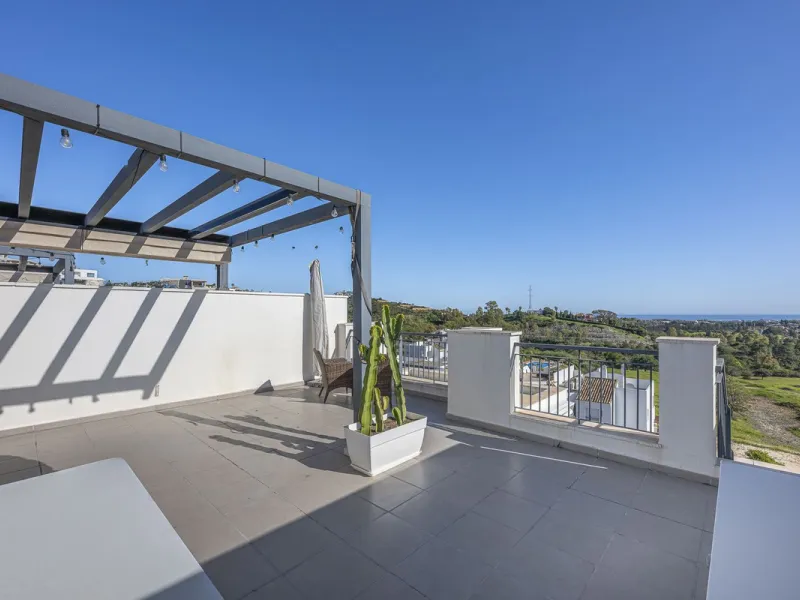 Exclusive, Bright and Private Duplex Penthouse in Los Robles