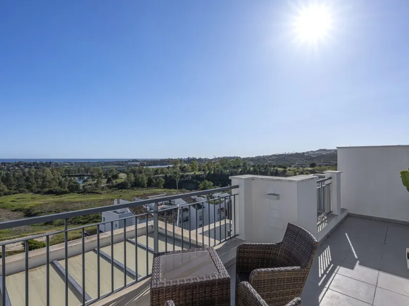Exclusive, Bright and Private Duplex Penthouse in Los Robles