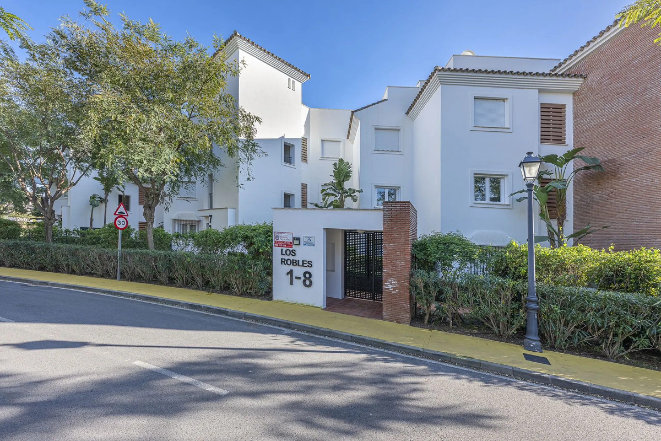 Exclusive, Bright and Private Duplex Penthouse in Los Robles